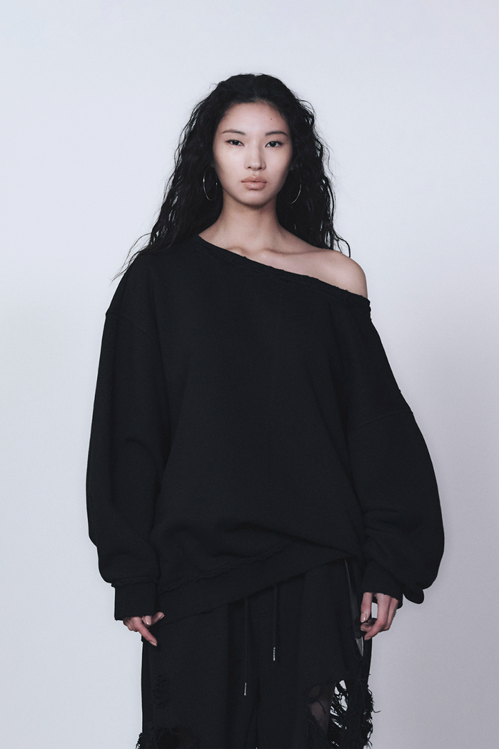Treemingbird Scratch Damage Boat Neck Sweat Shirt Black