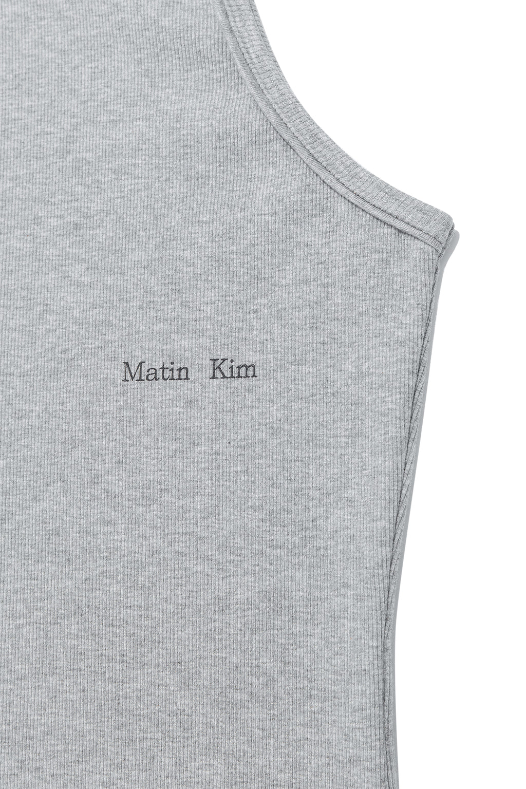 [matinkim] SMALL LOGO PINTUCK SLEEVELESS TOP FOR MEN IN GREY