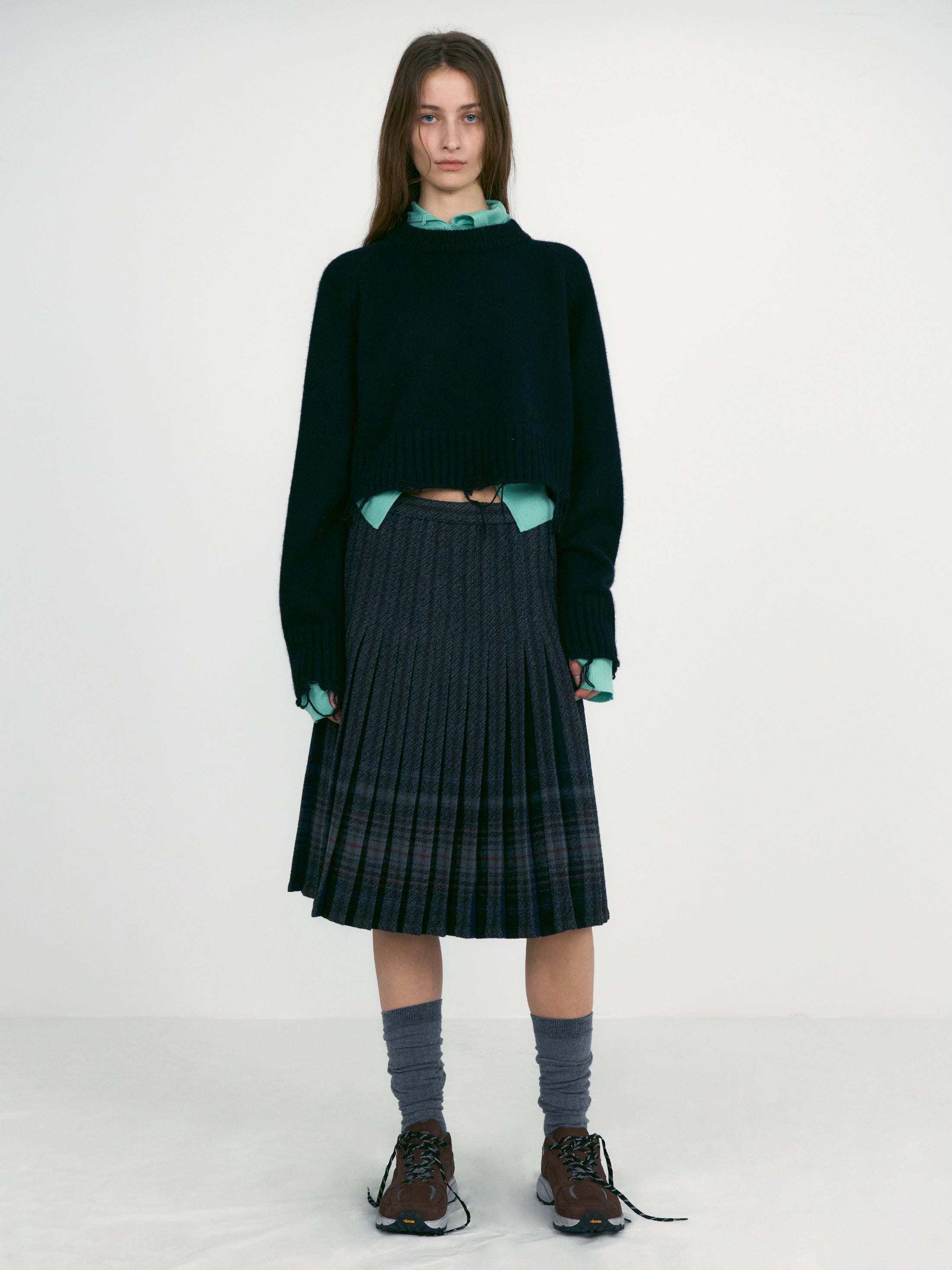 [low_classic] Damaged Cropped Pullover
Black