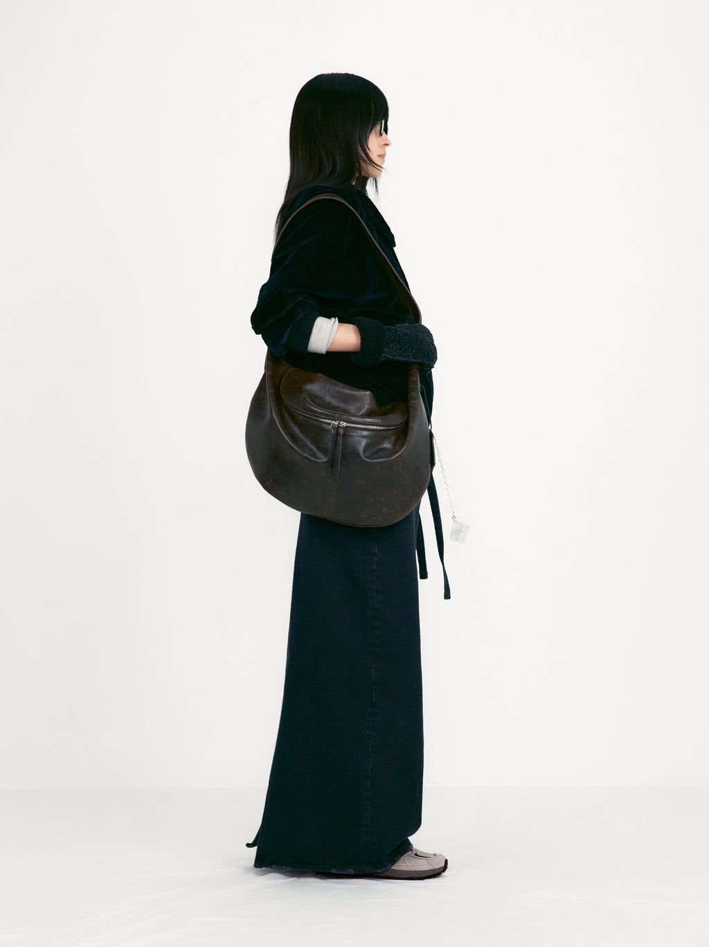 [low_classic] Washed Velvet Bomber Jacket
Dark Navy