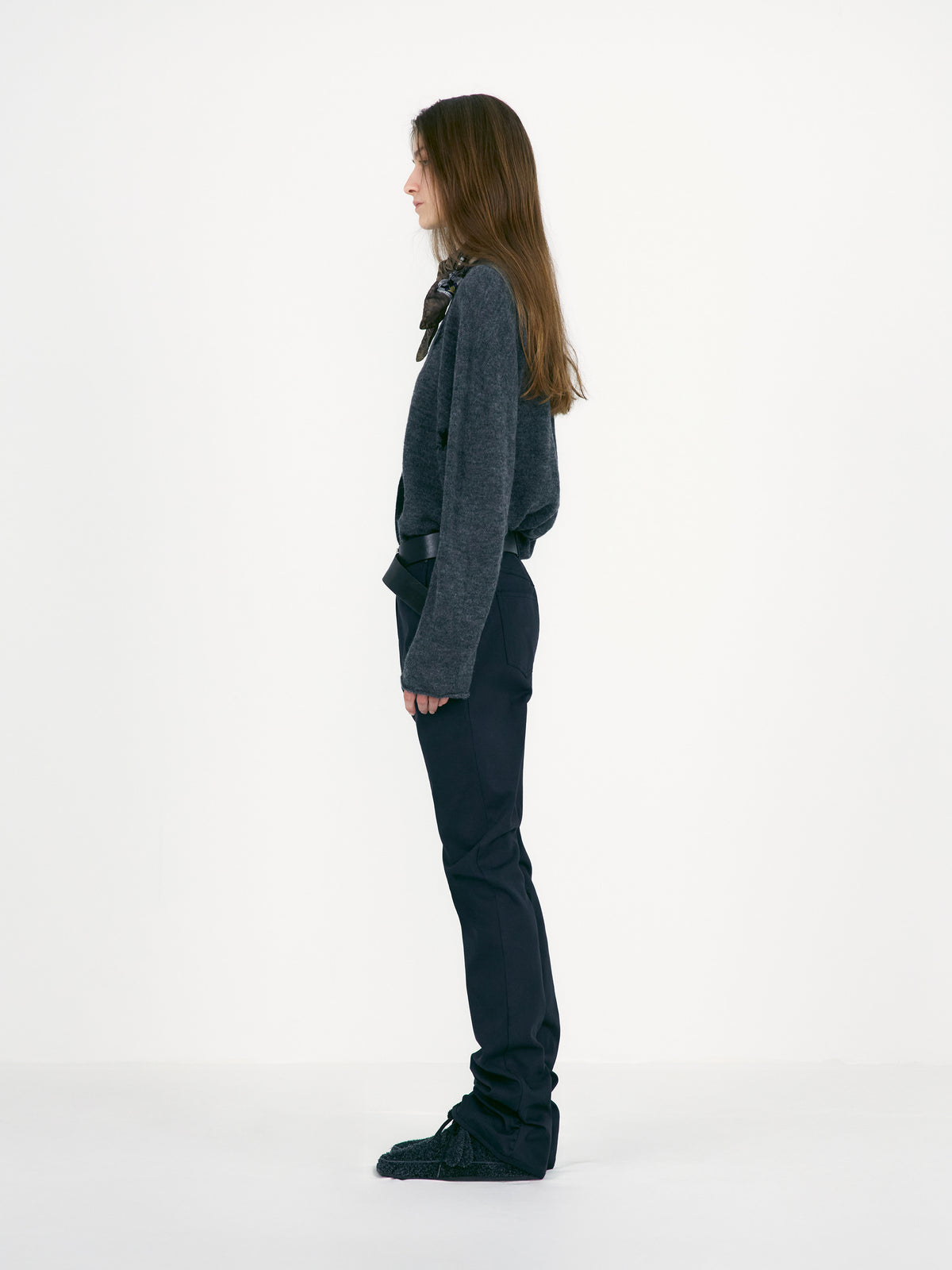 Low Classic Slit Hem Slim-Fit Pants Charcoal