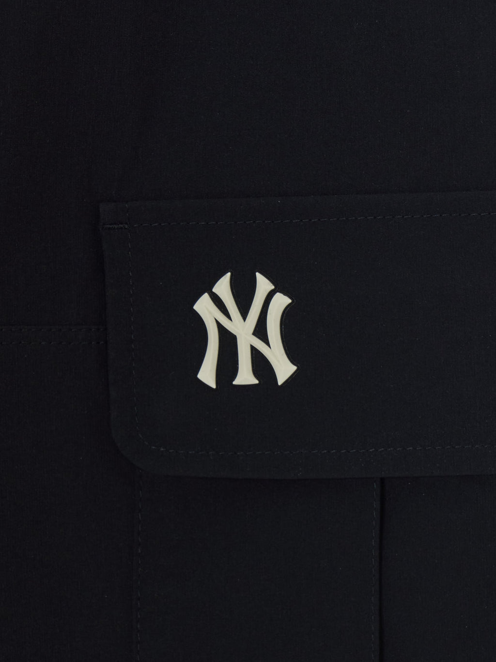 MLB Korea Basic Gorpcore Nylon Cargo 9in Shorts