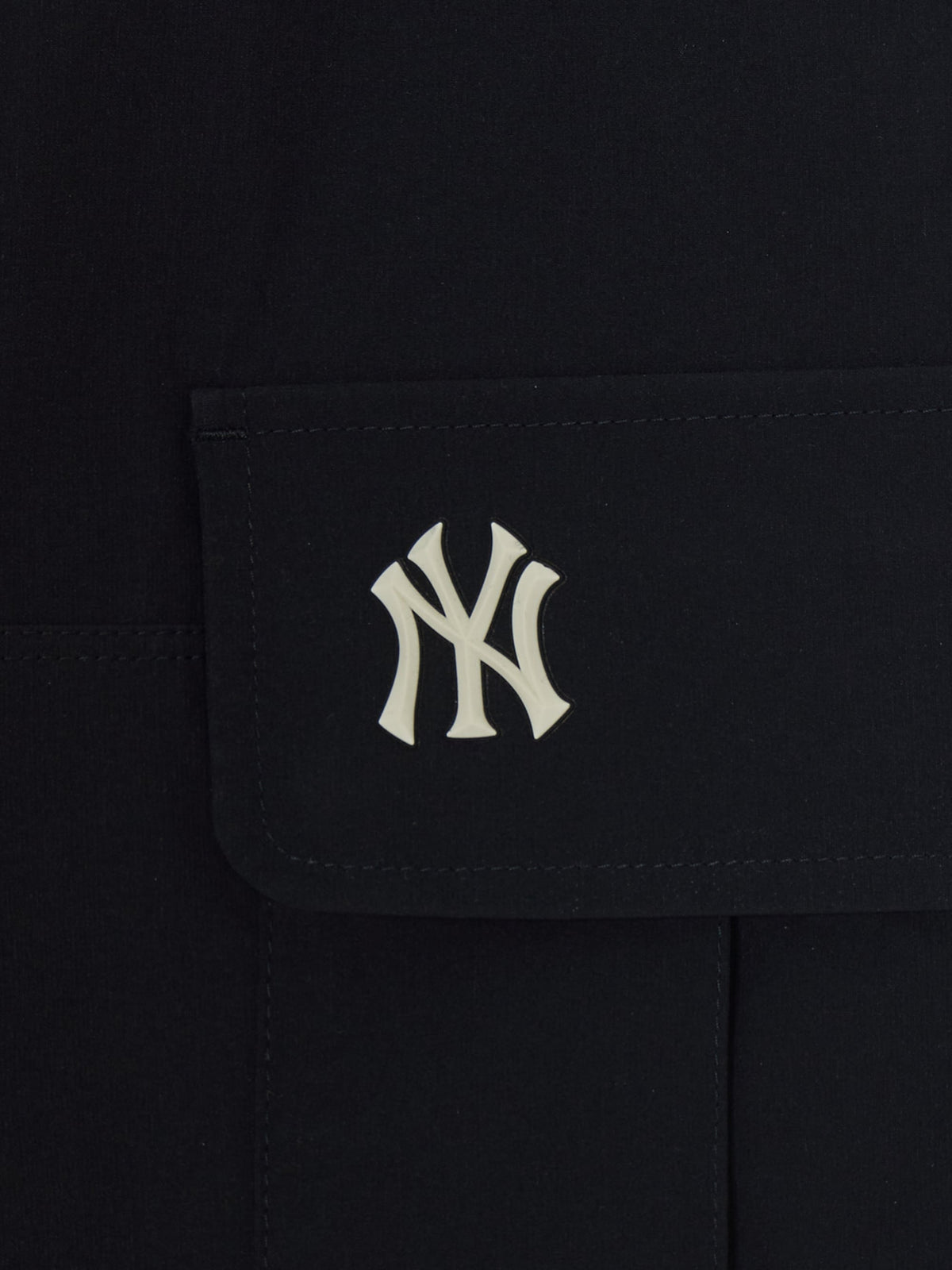 Mlb Basic Gorpcore Nylon Cargo 9in Shorts