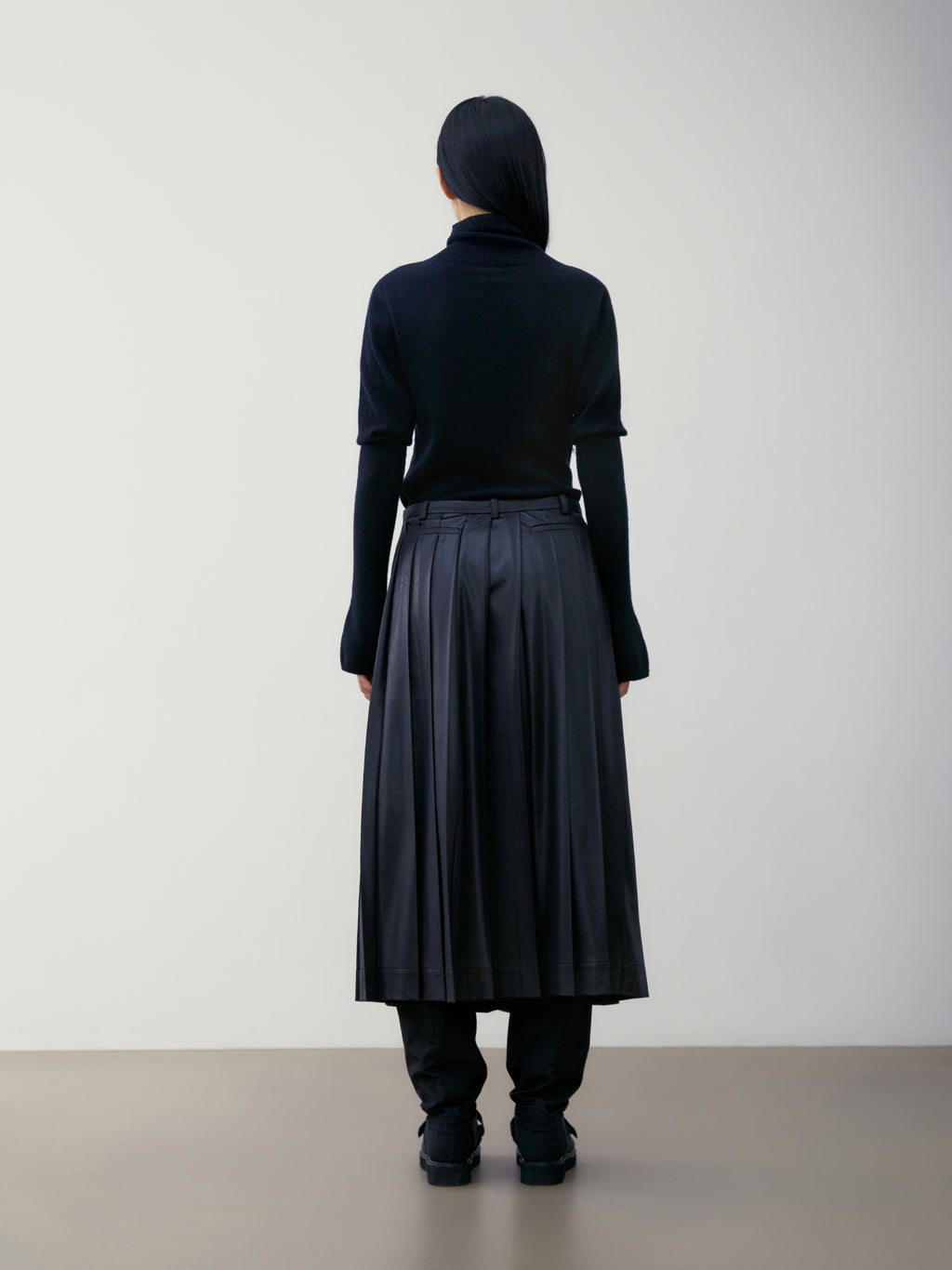 [low_classic] CREASED PLEATED SKIRT
BLACK