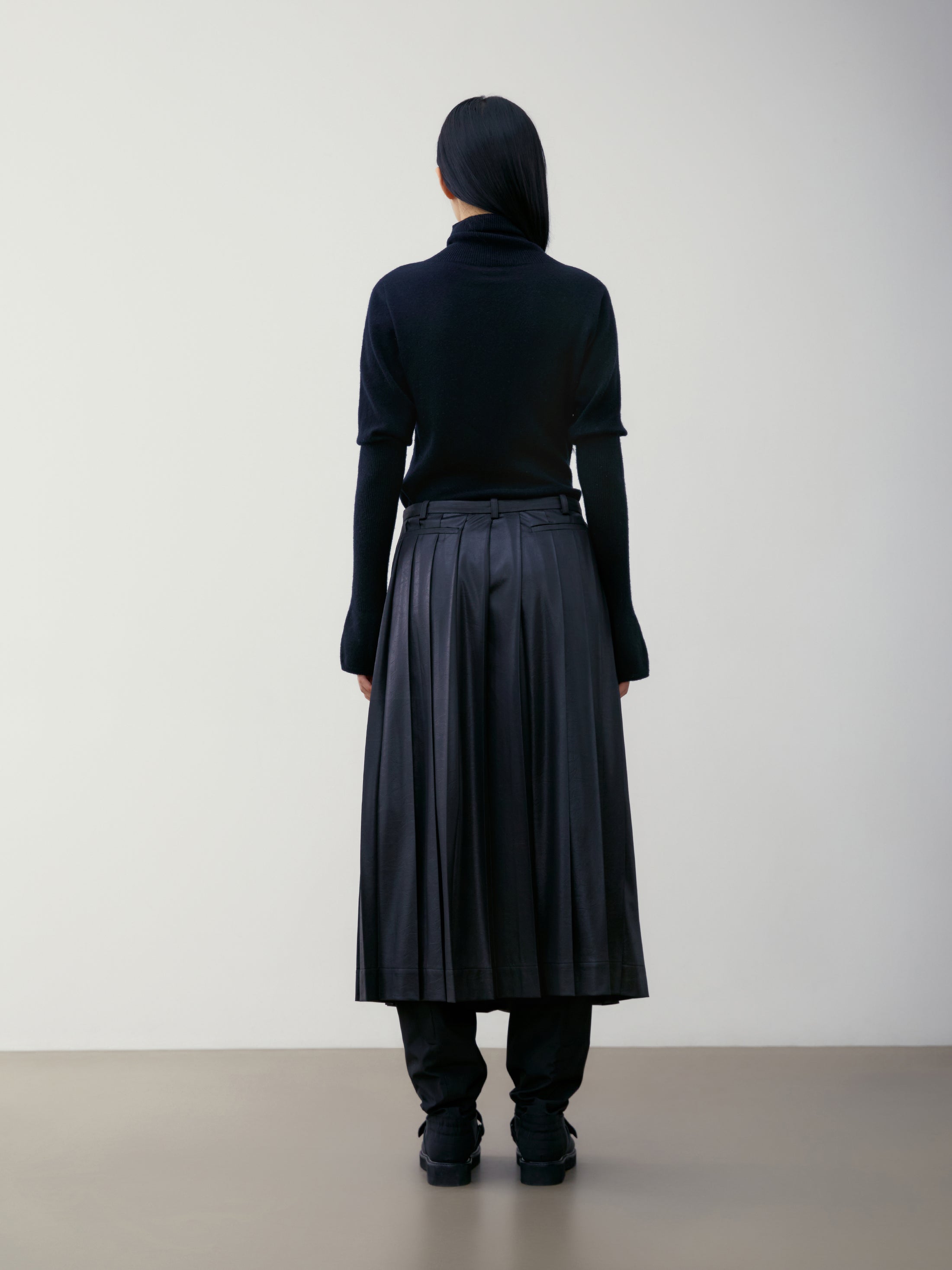 [low_classic] CREASED PLEATED SKIRT
BLACK