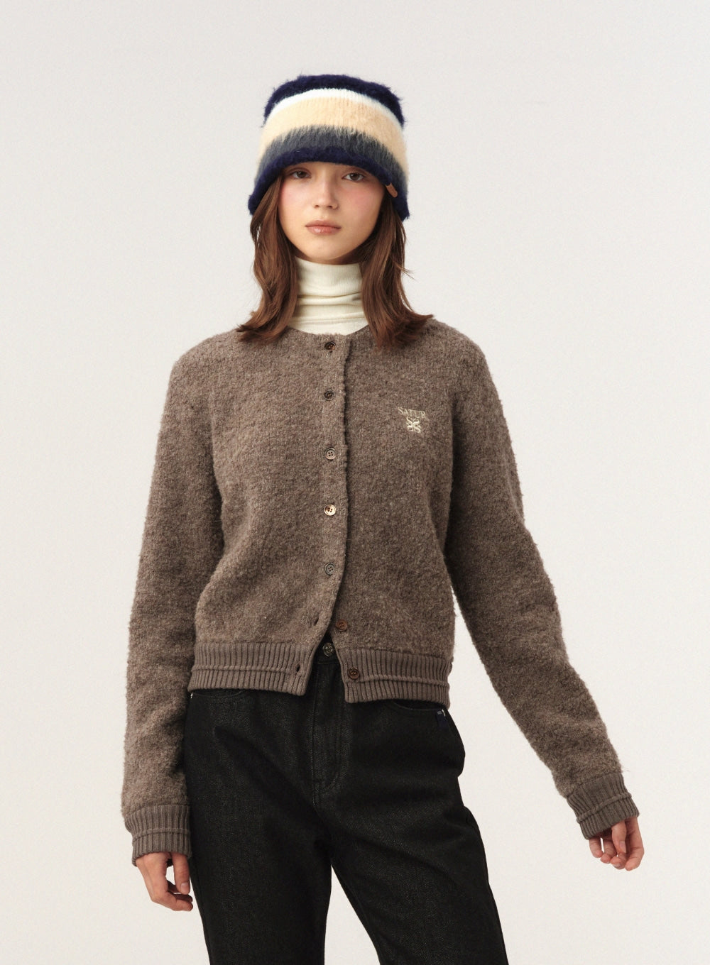 [satur] (W) Boucle Crew Neck Cardigan - Brown