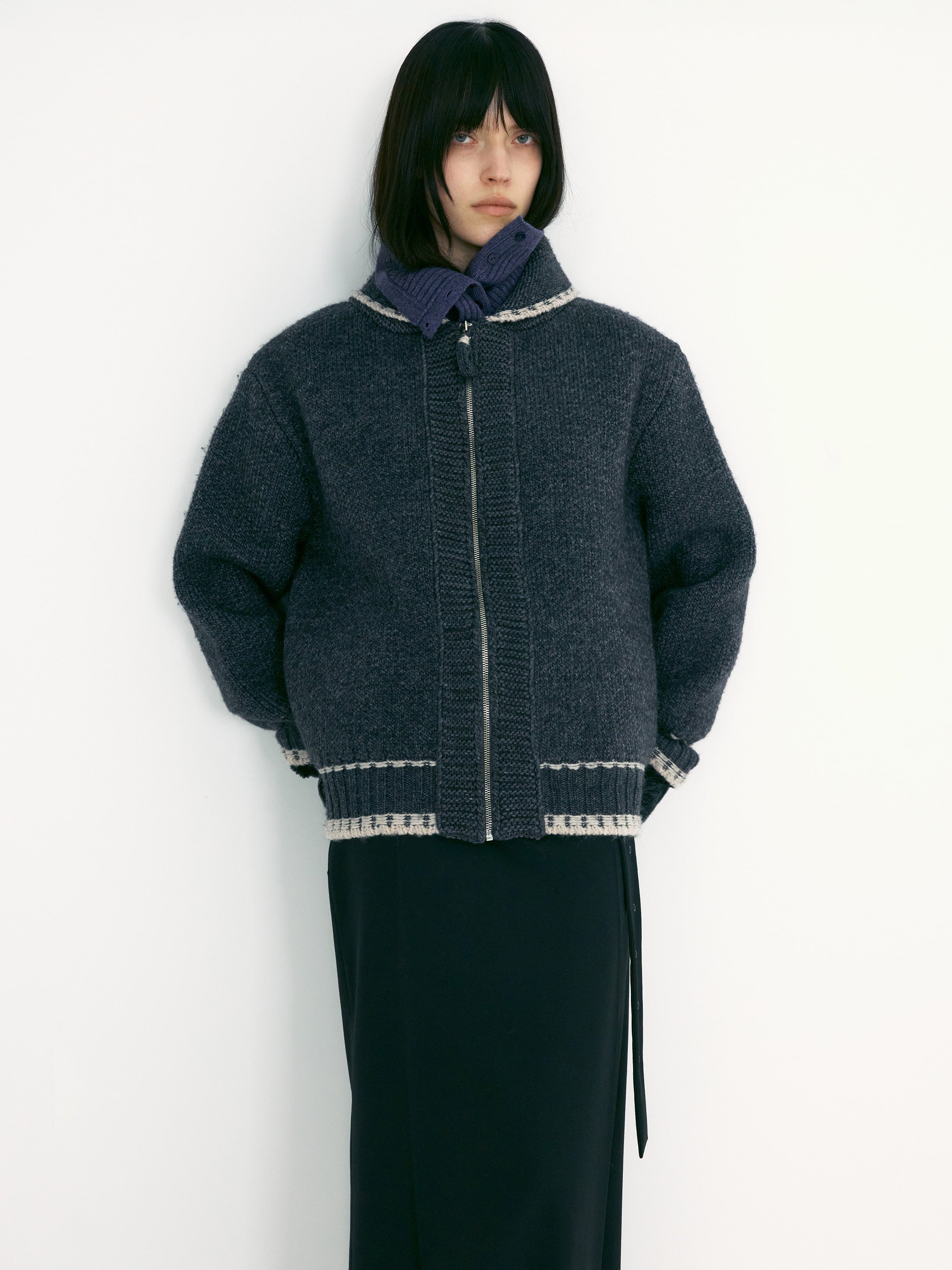 [low_classic] Cowichan Wool Knit Cardigan
Charcoal