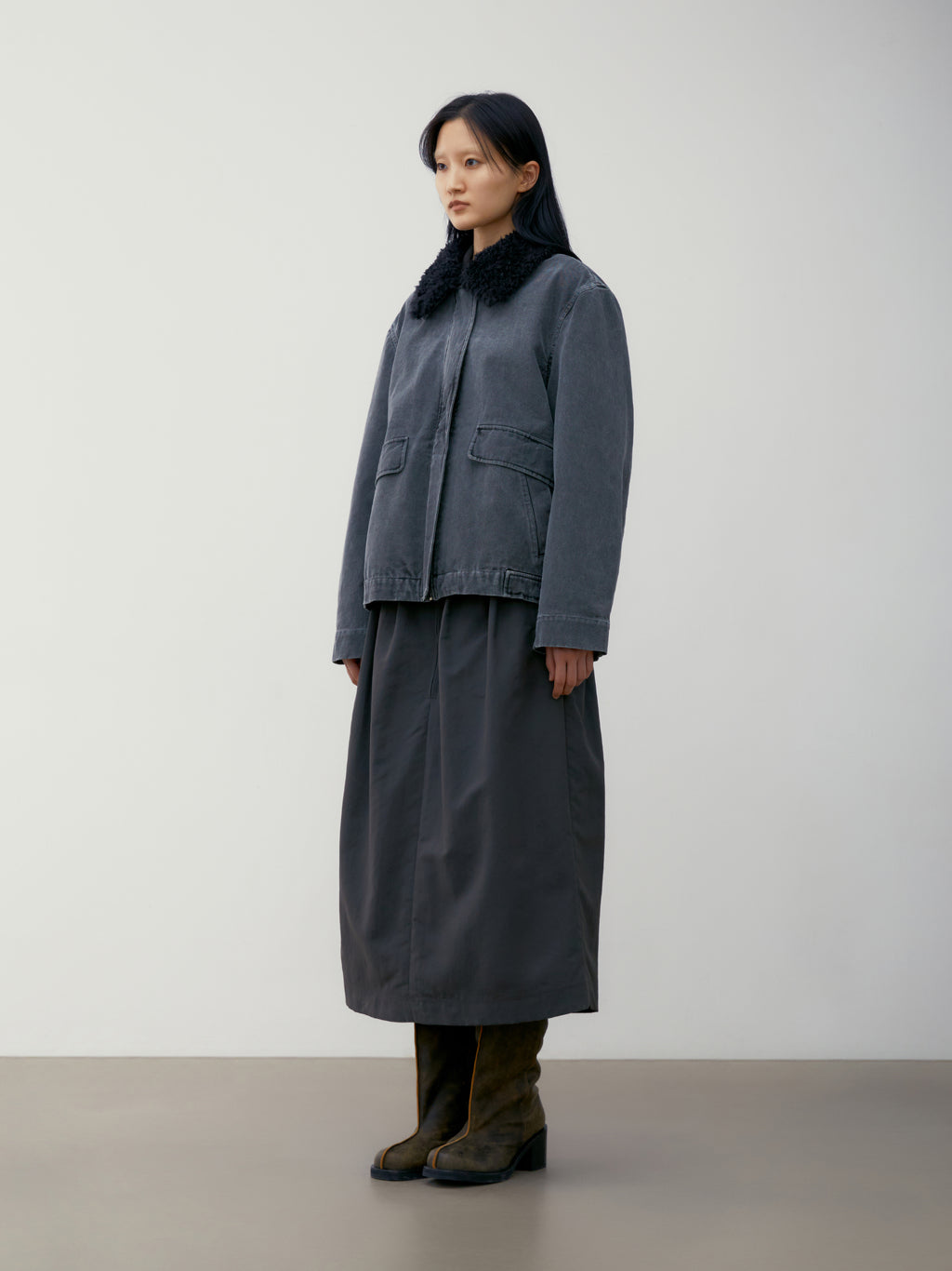 [low_classic] PIGMENT COTTON MUSTANG JACKET
CHARCOAL