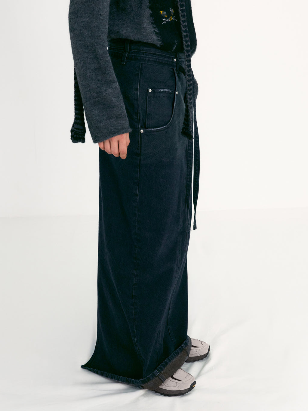 [low_classic] Denim Maxi Skirt
Mahogany Blue