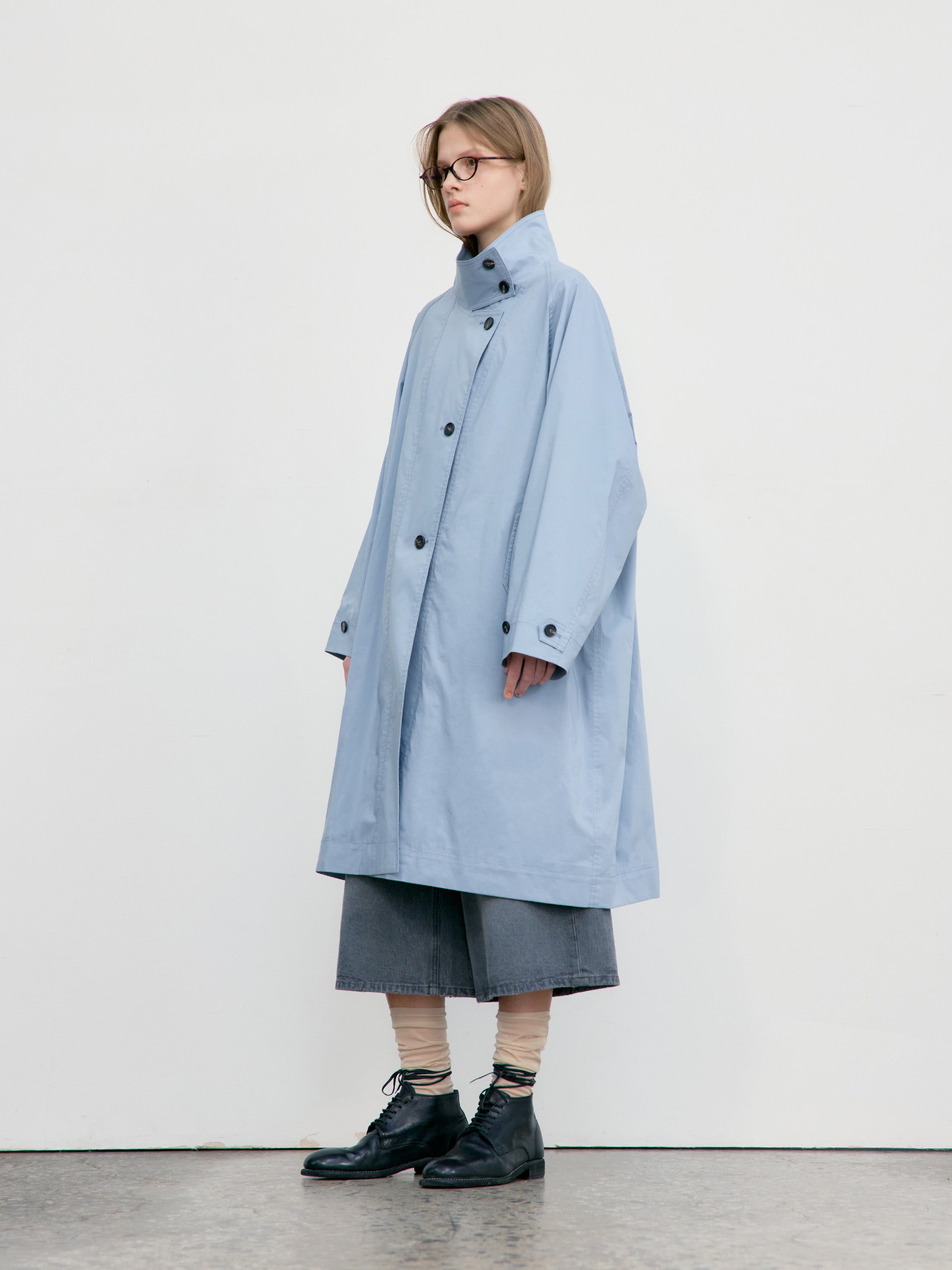Low Classic Raglan High Neck Trench Coat Blue