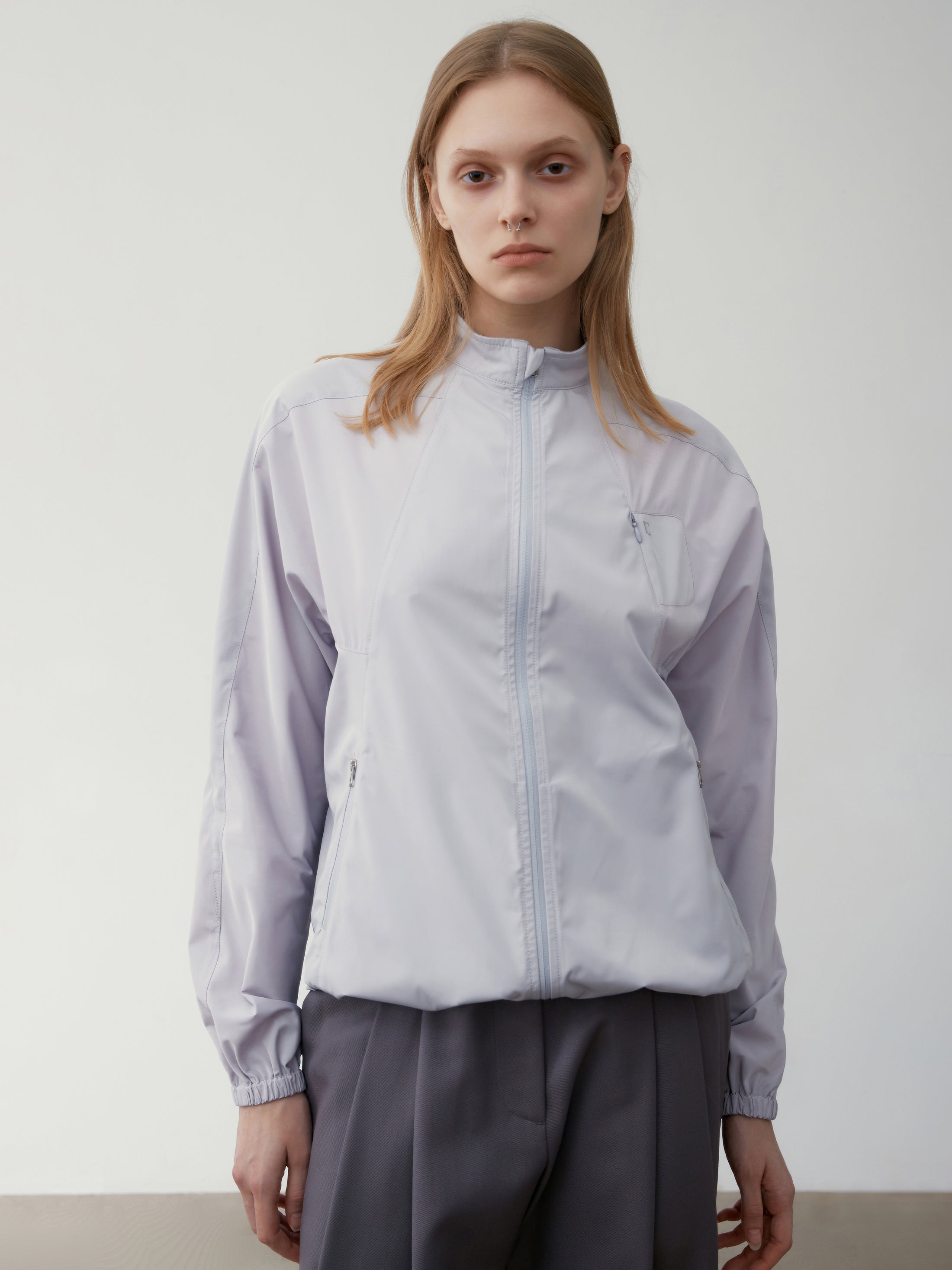 [low_classic] CONTRAST WIND JACKET
GREY