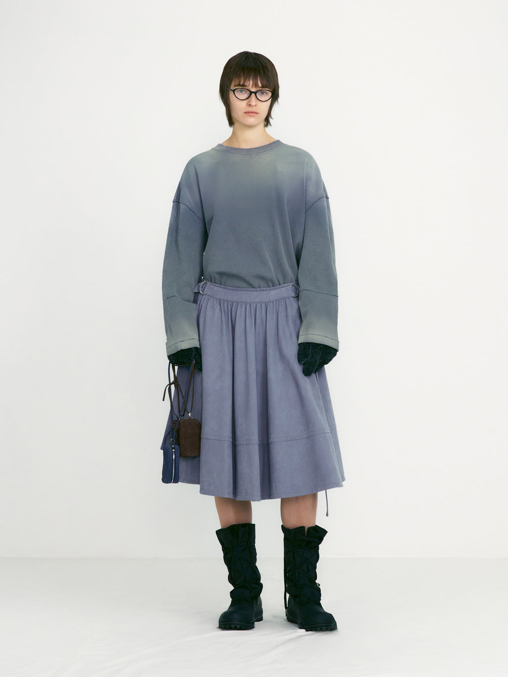 [low_classic] Suede Belted Skirt
Greyish Blue
