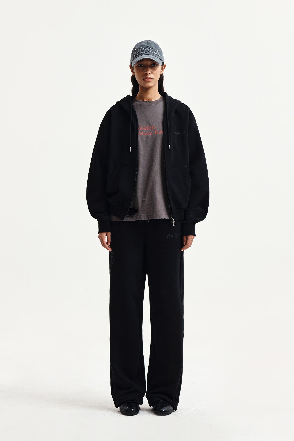 [matinkim] ESSENTIAL LOGO SWEATPANTS IN BLACK