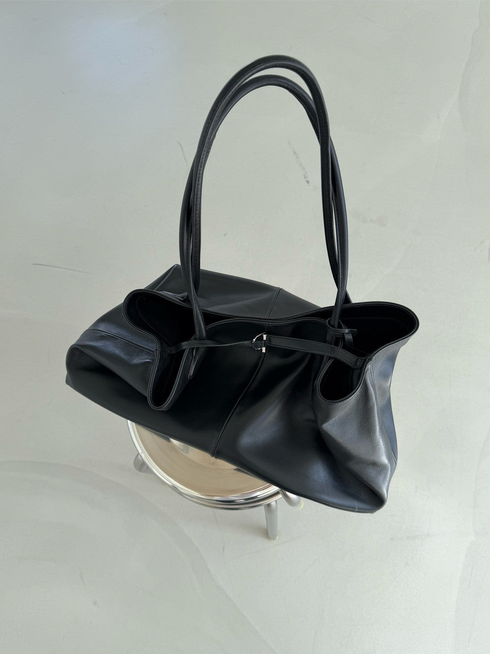Low Classic Haricot Bag Leather Black