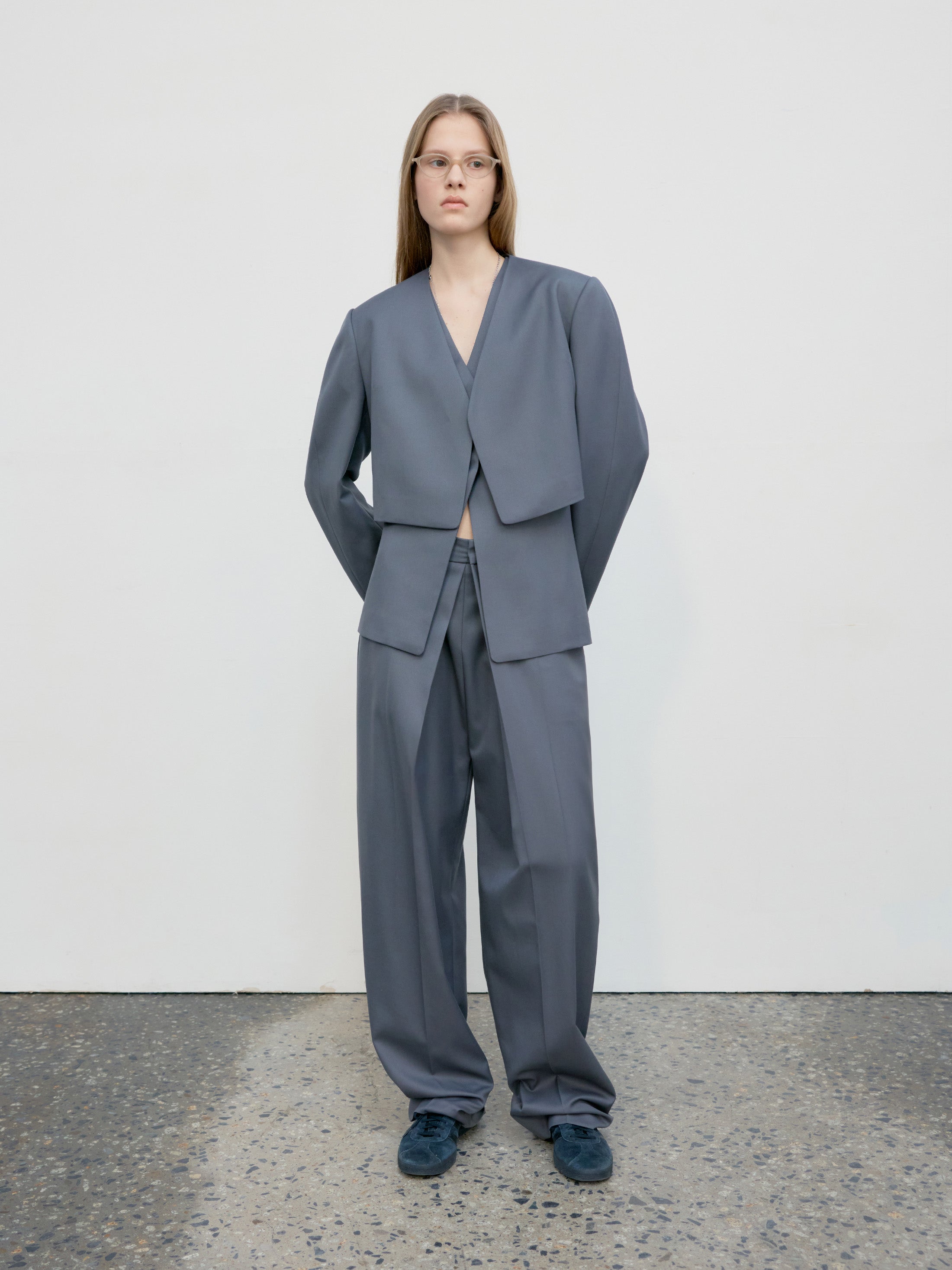 Low Classic Collarless Short Jacket Grey