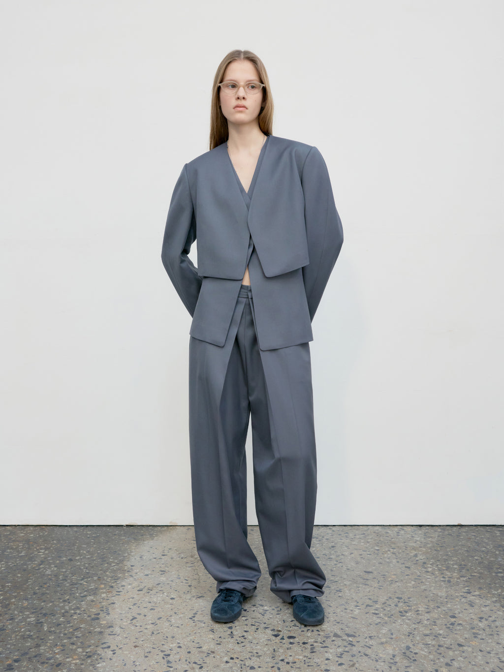 Low Classic Collarless Short Jacket Grey