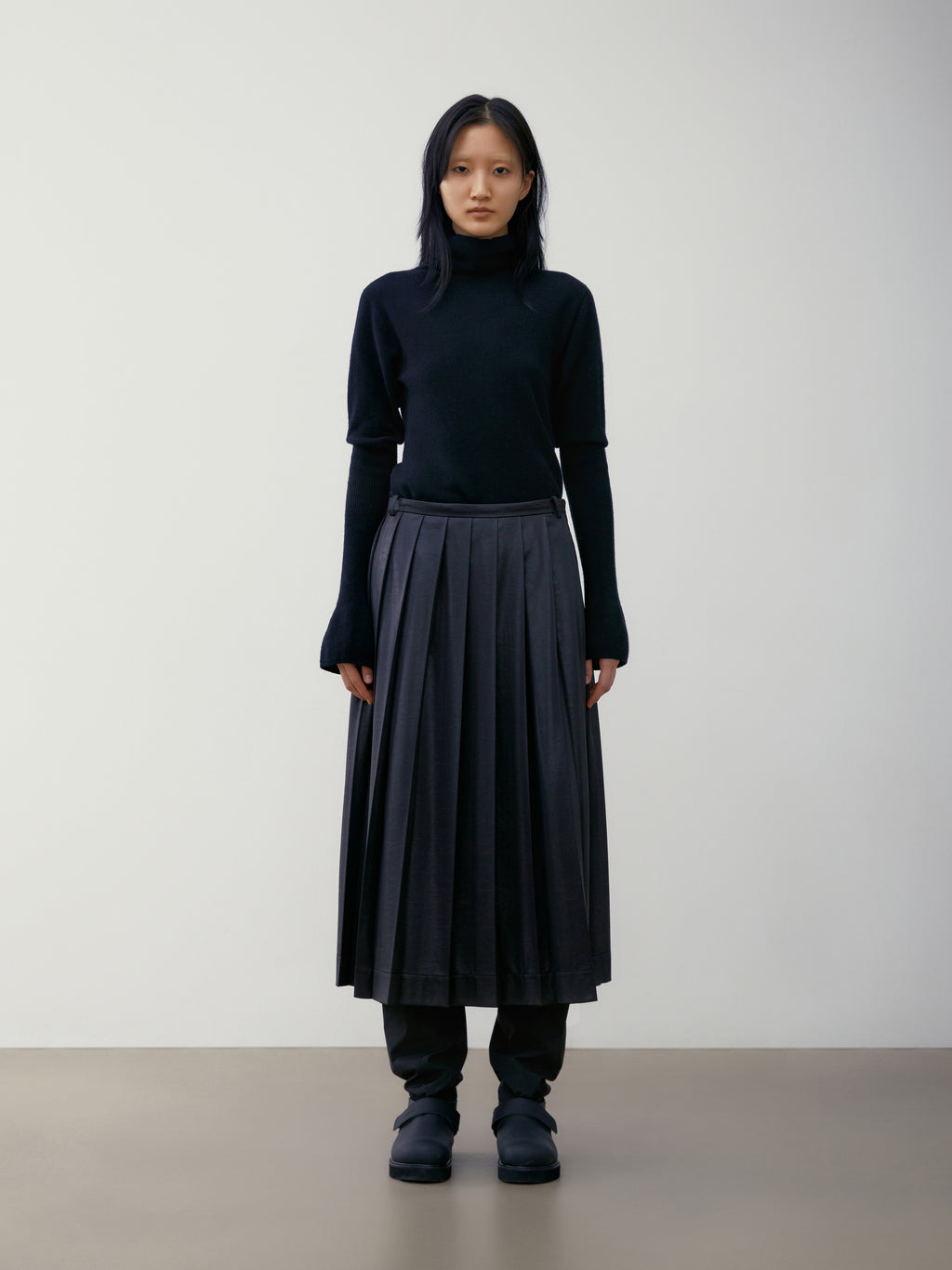 [low_classic] CREASED PLEATED SKIRT
BLACK