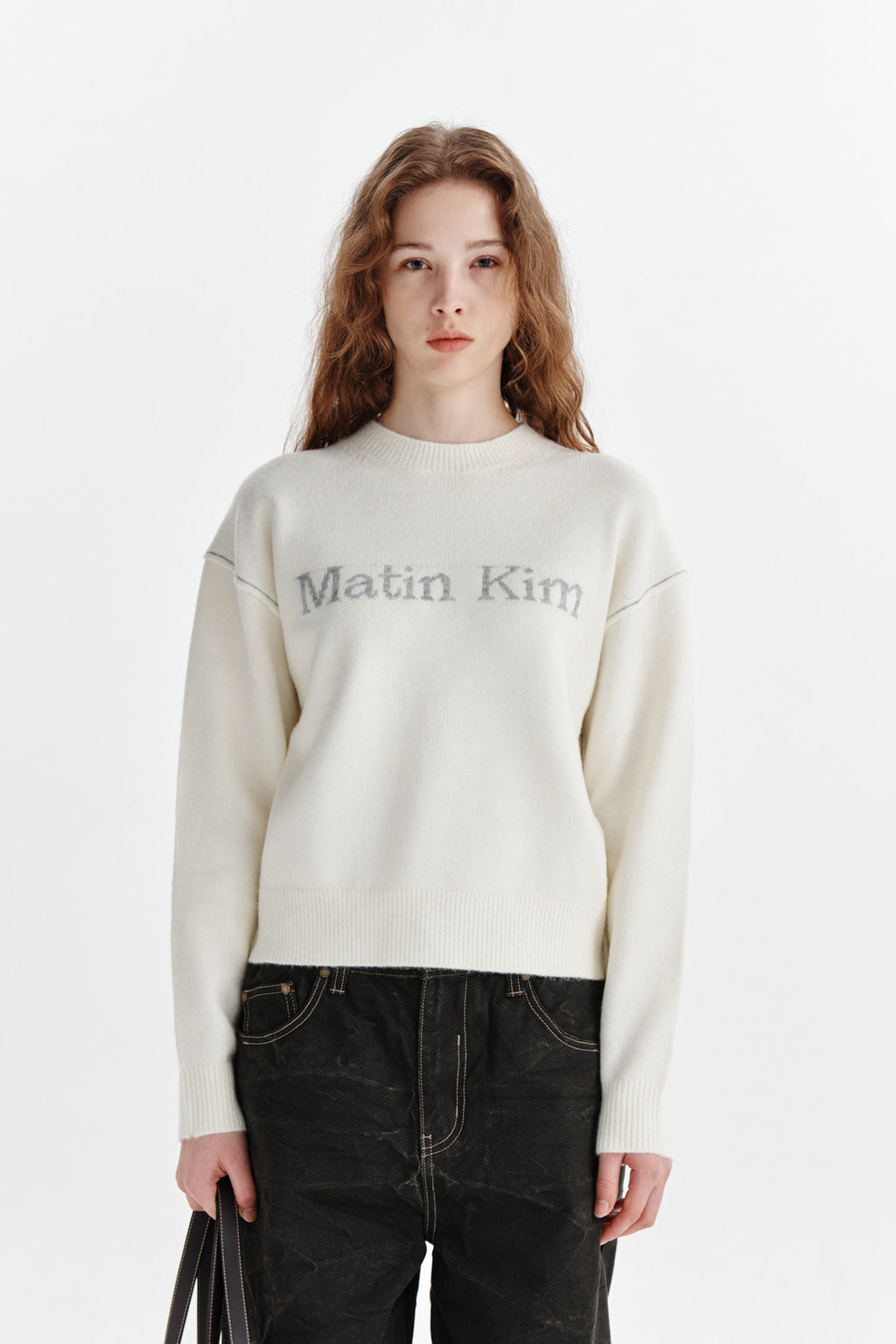 [matinkim] COLOR LINE POINT LOGO KNIT PULLOVER IN IVORY