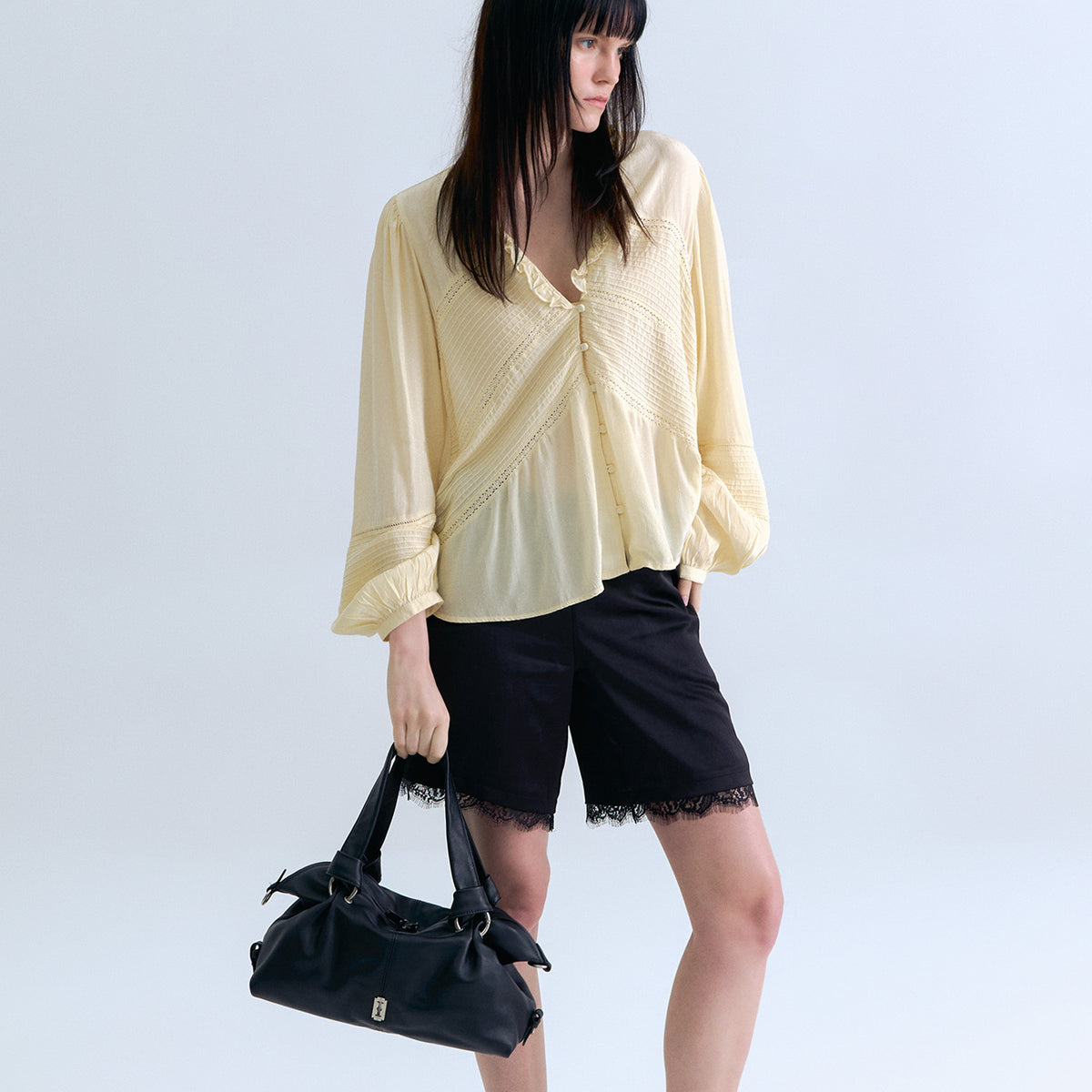 Vunque Halfmoon Attache Tote M Black
