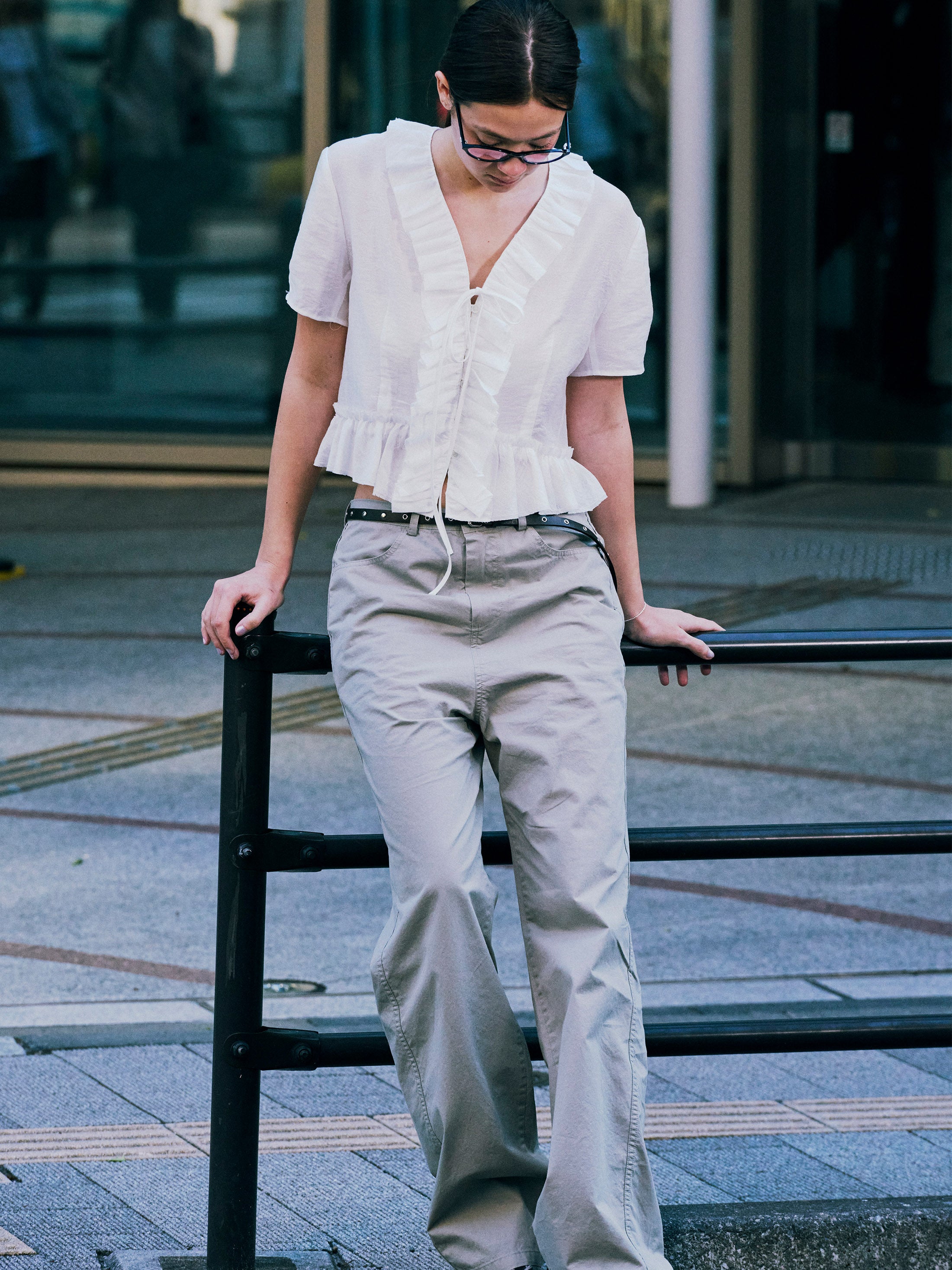 [Low Classic] Raw Edged Ruffle Short Blouse_Off White