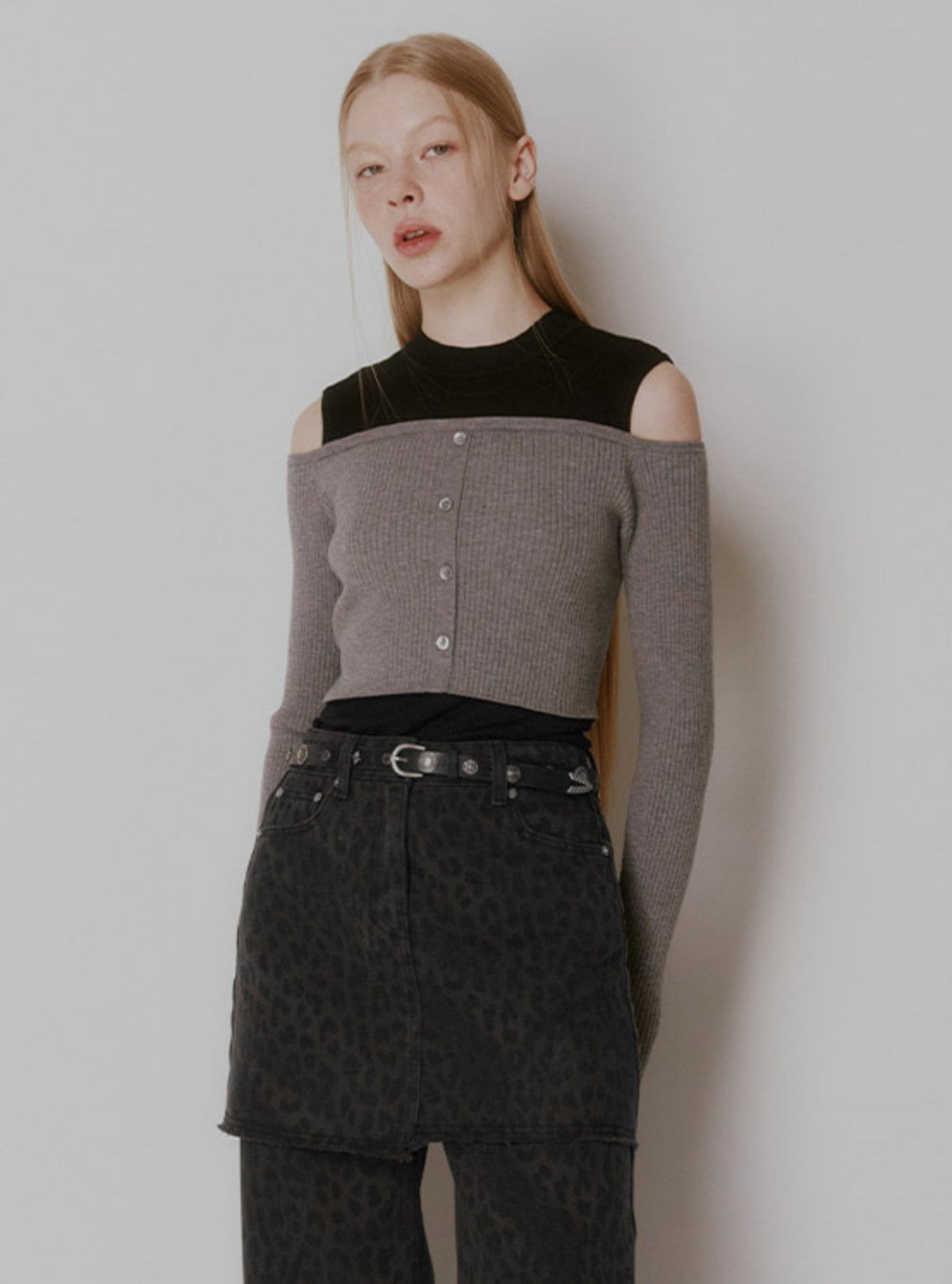 Raive Shoulder Cut-out Knit