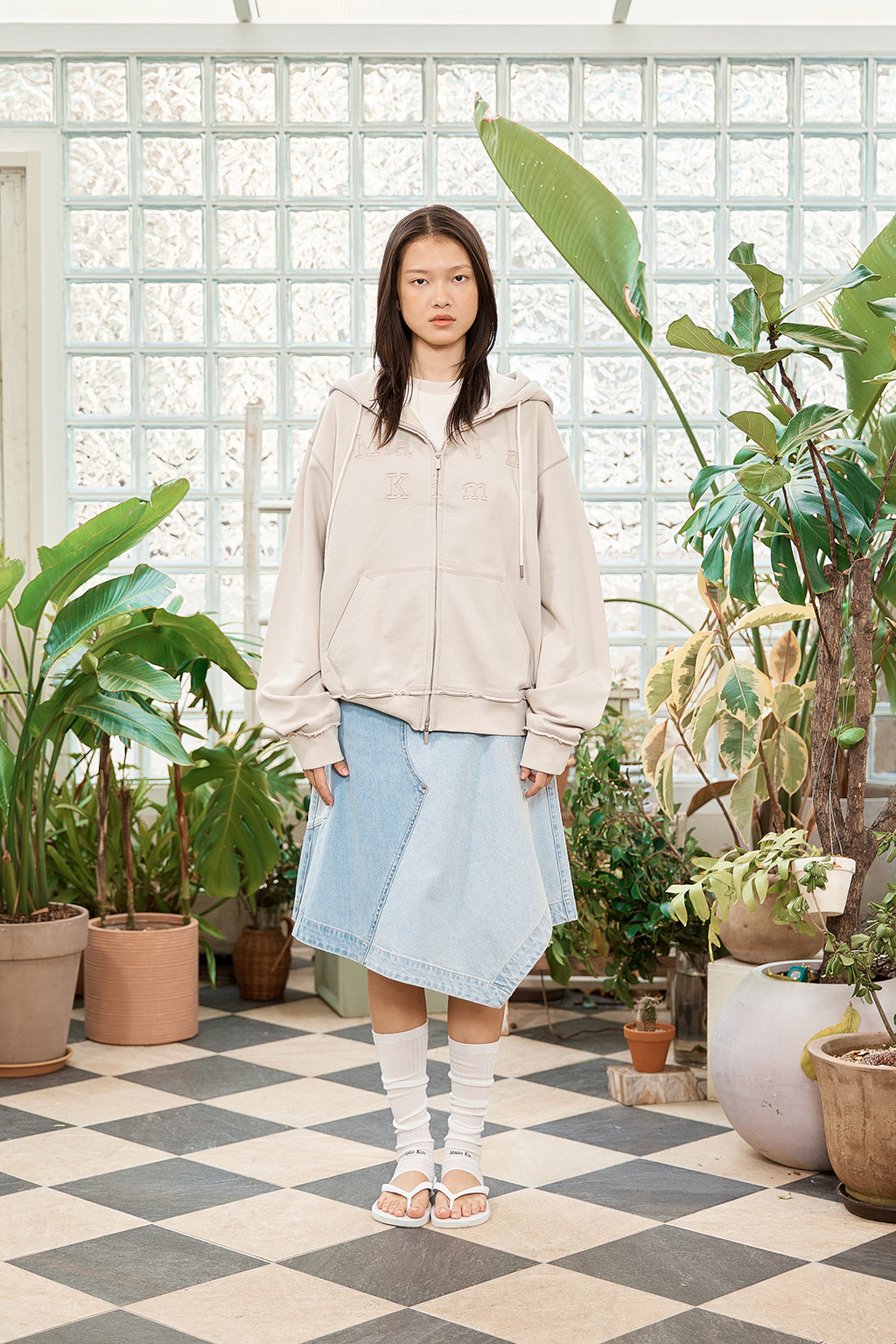 [matinkim] APPLIQUE CUTTED LOGO HOODY ZIP UP IN BEIGE