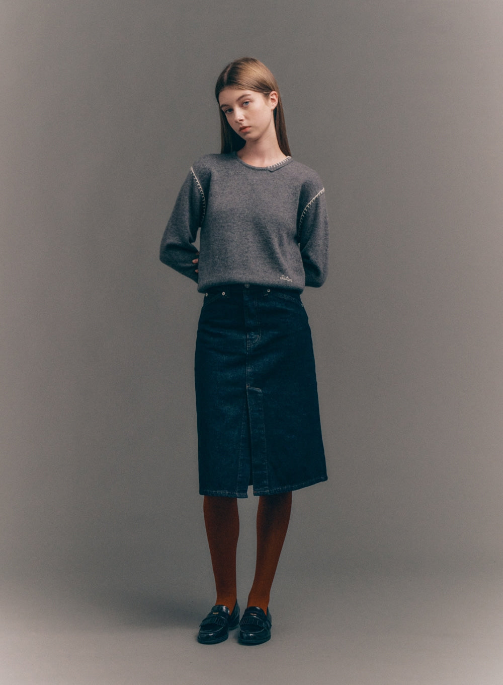[satur] (W) Contrast Stitch Semi Crop Knit - Charcoal