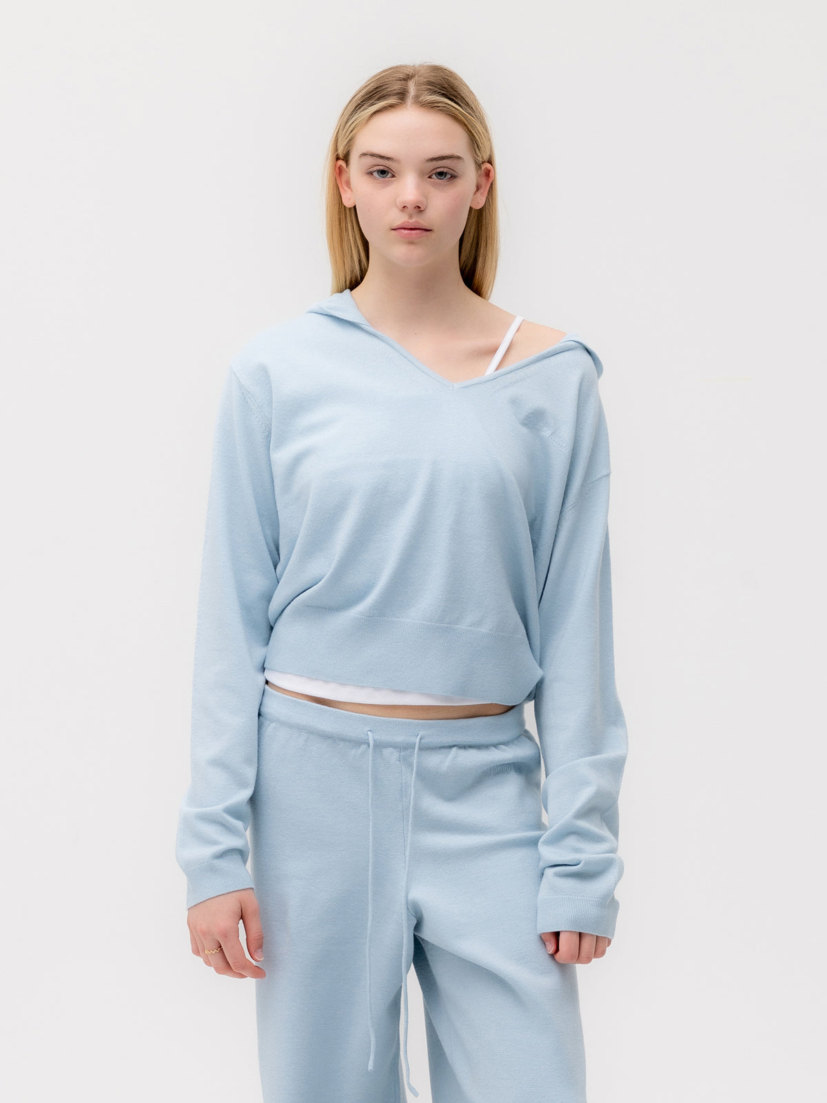 GLOWNY G Hug V-Neck Knit Hoodie (Baby Blue)