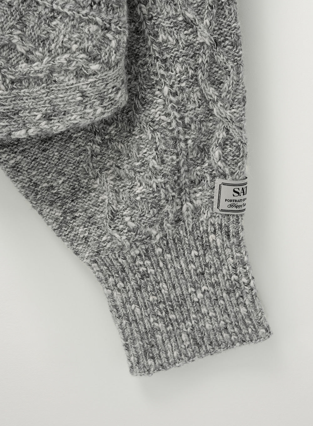 [satur] (W) Jacquard Crop Logo Knit - Black gray