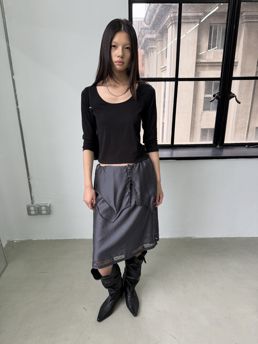Low Classic See-Through Lace Skirt Charcoal