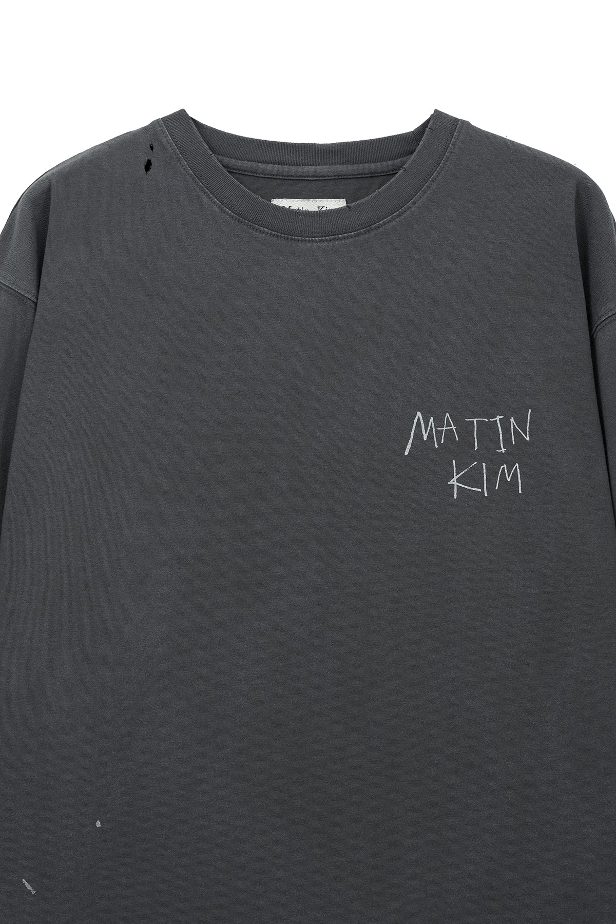 [matinkim] VINTAGE WASHED LOGO TOP IN CHARCOAL