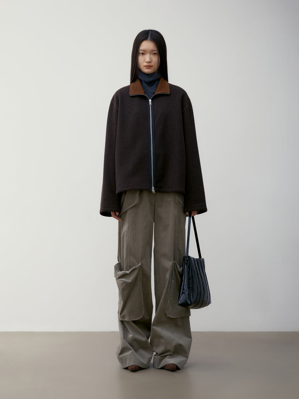 [low_classic] CORDUROY BUBBLE POCKET PANTS
KHAKI