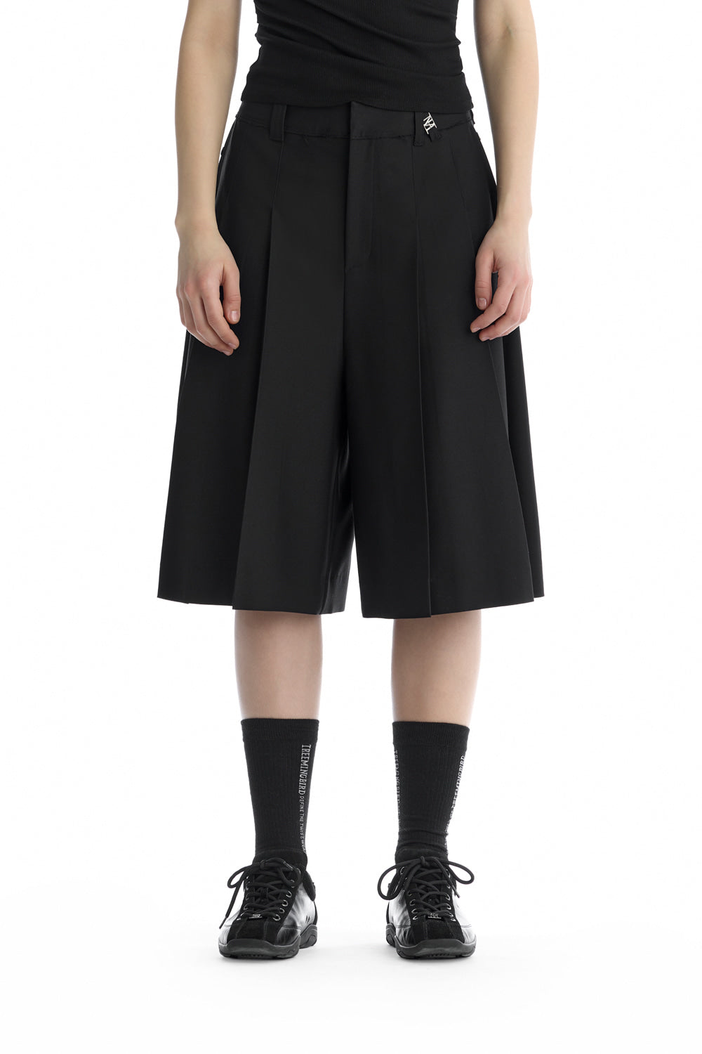 Treemingbird Rivet Detail Pleated Shorts Black