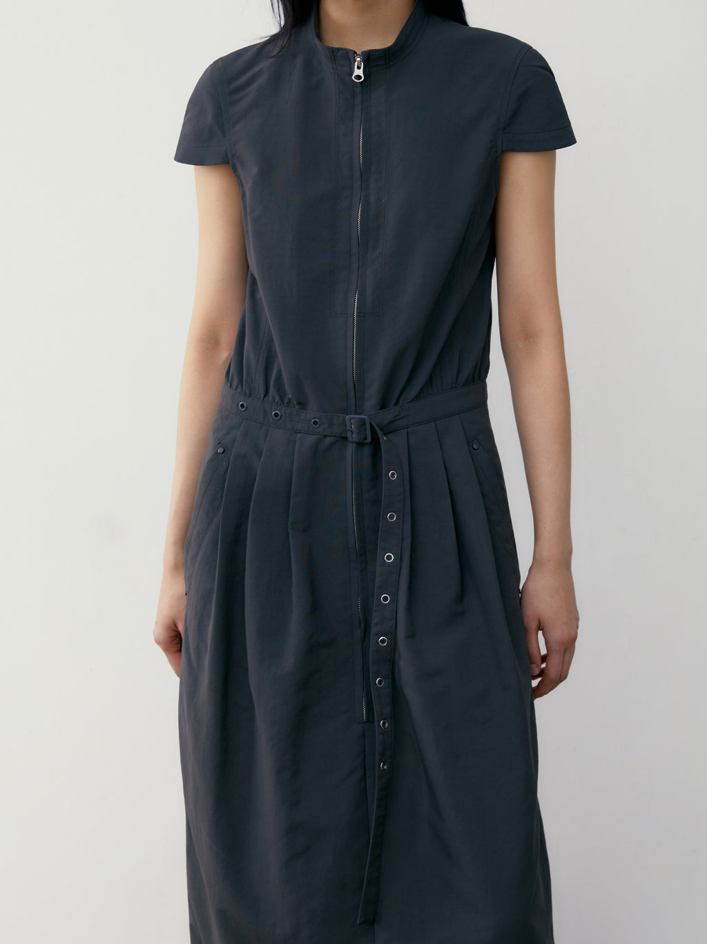[low_classic] RECYCLED NYLON HIGH NECK DRESS
CHARCOAL