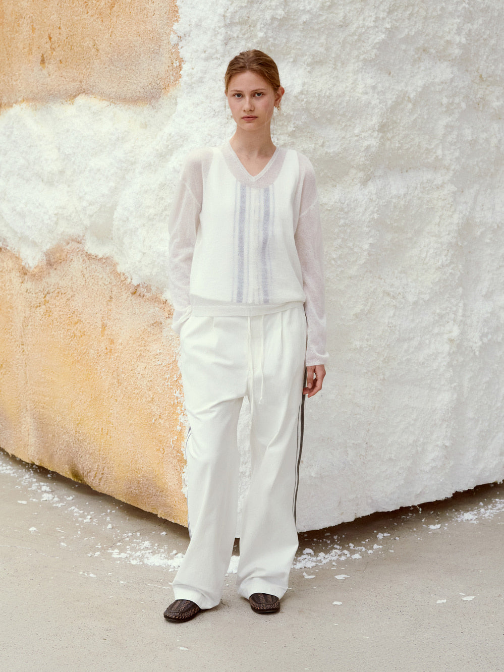 [low_classic] See-Through V-Neck Knit Pullover
White