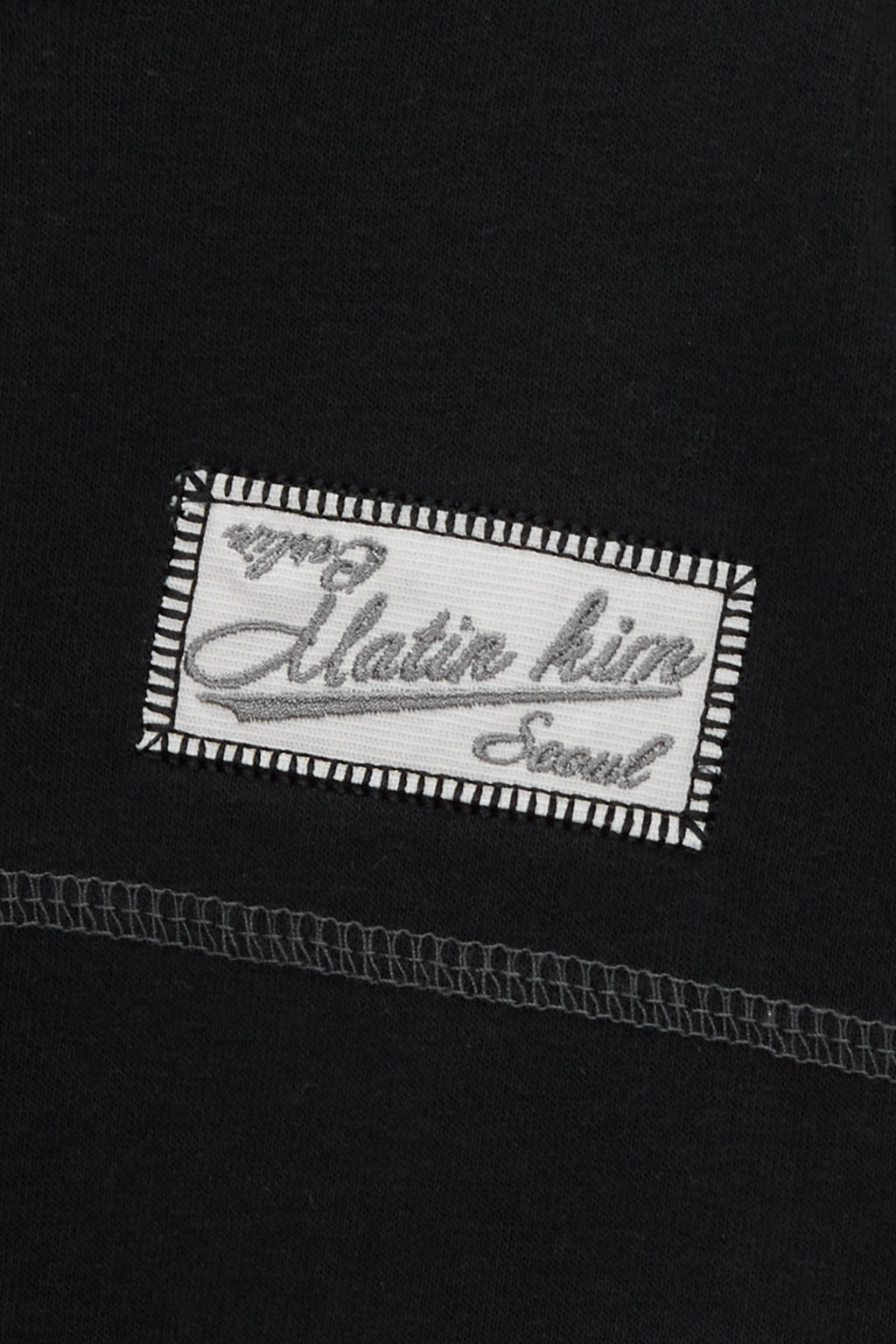 [matinkim] STITCH LABEL CROP SWEATSHIRT IN BLACK