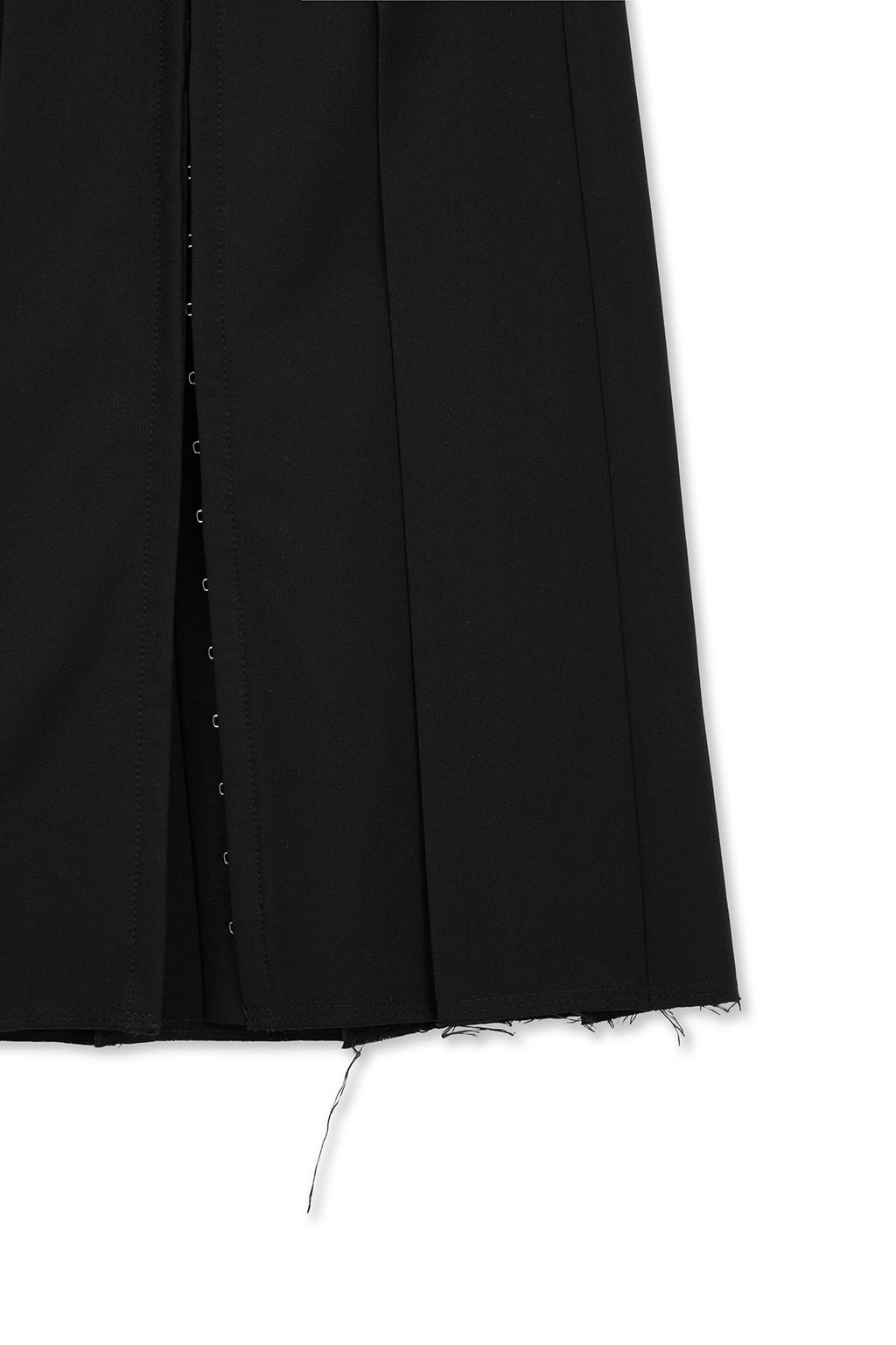 [matinkim] Belted Slit Pleat Skirt IN Black