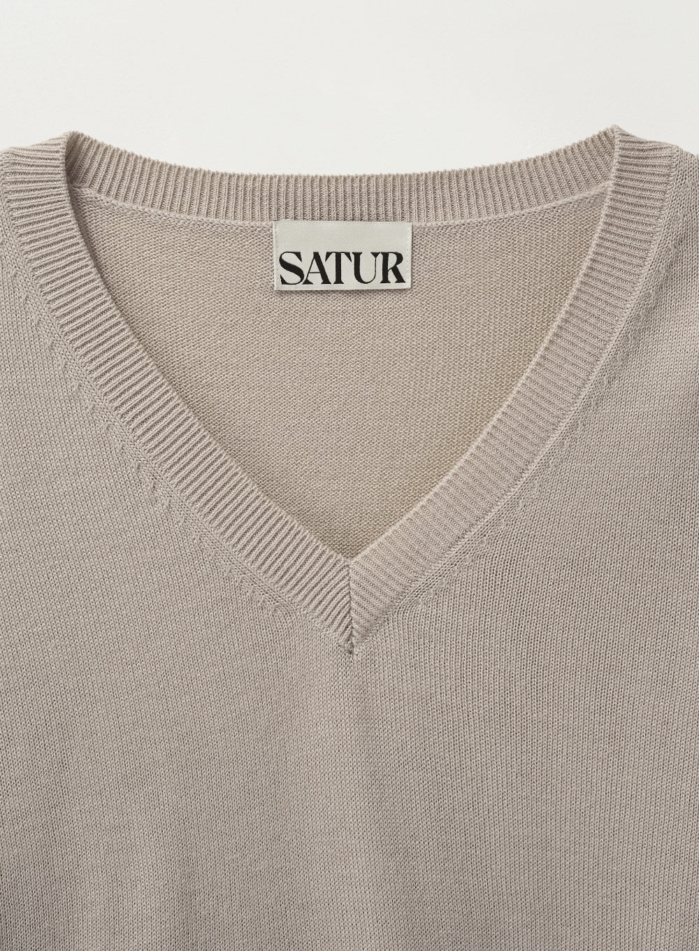 [satur] (W) V-Neck Fine Wool Knit - Beige