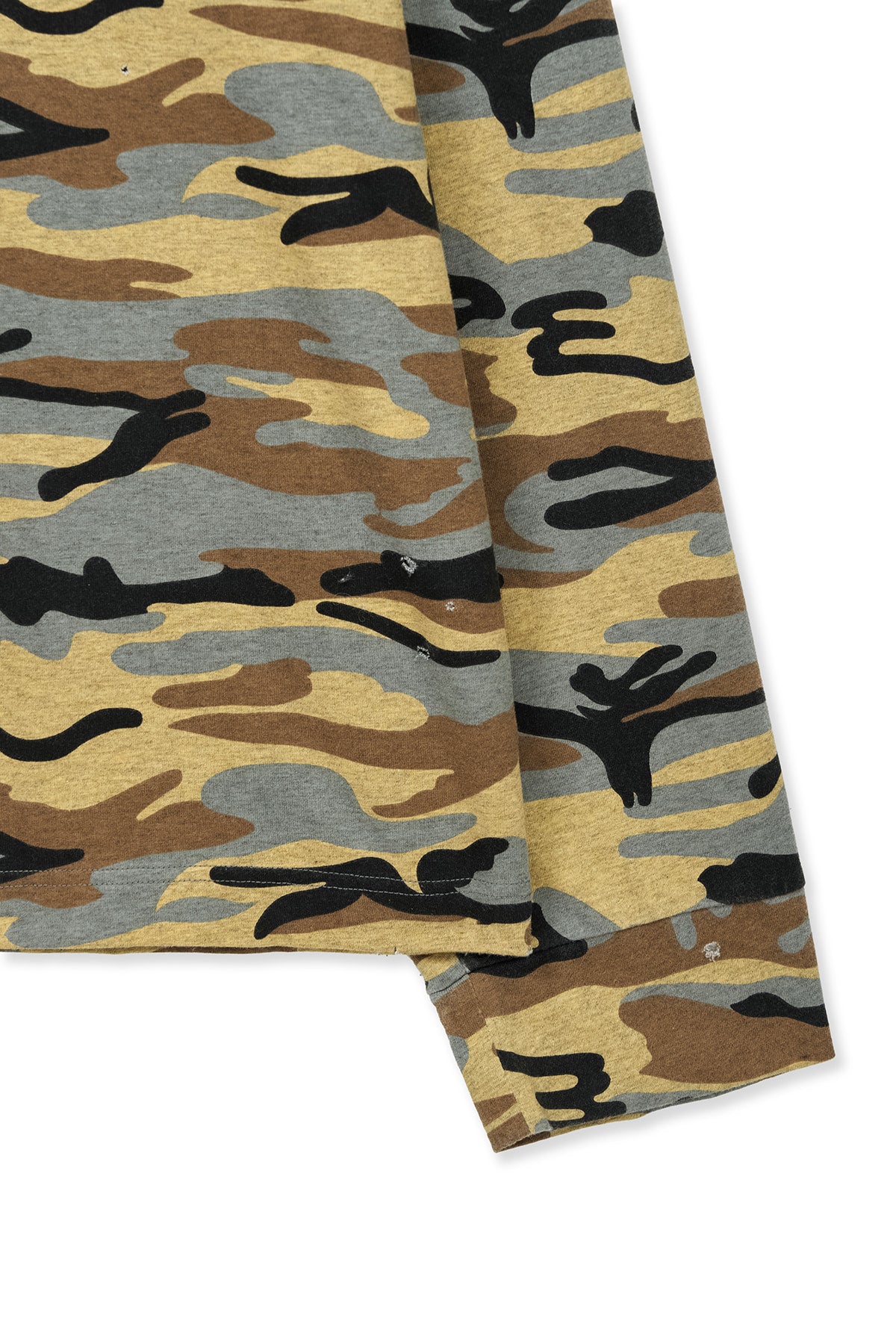 [matinkim] TYPO ARTWORK CAMOUFLAGE HOODY IN CAMEL