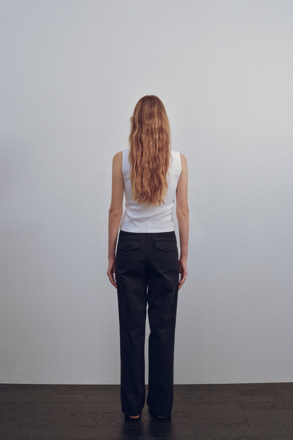 Nothing Written 90s v-neck sleeveless top (White)