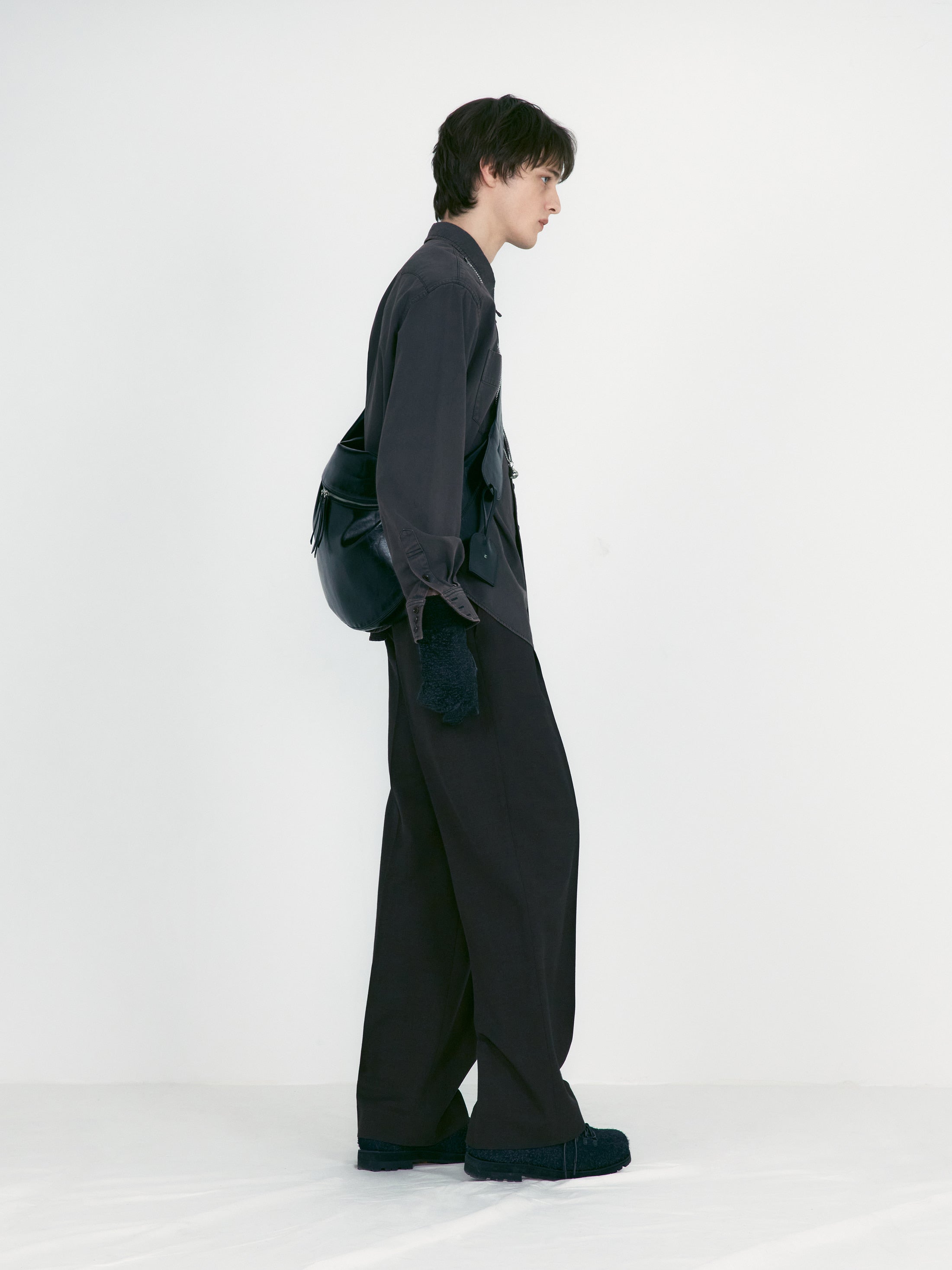 [low_classic] Washed Classic Shirt
Charcoal Brown