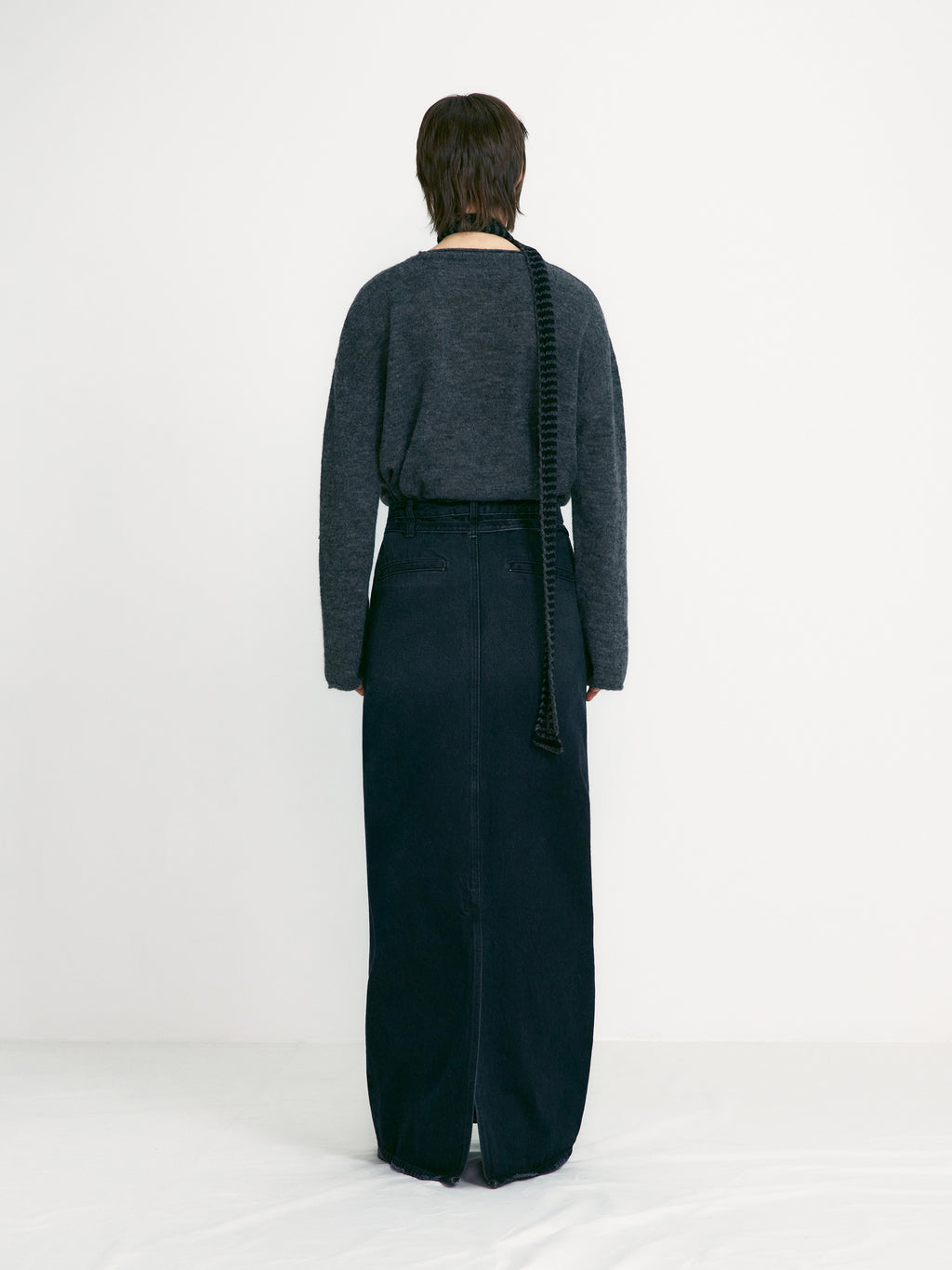 [low_classic] Jacquard Slim Muffler
Charcoal