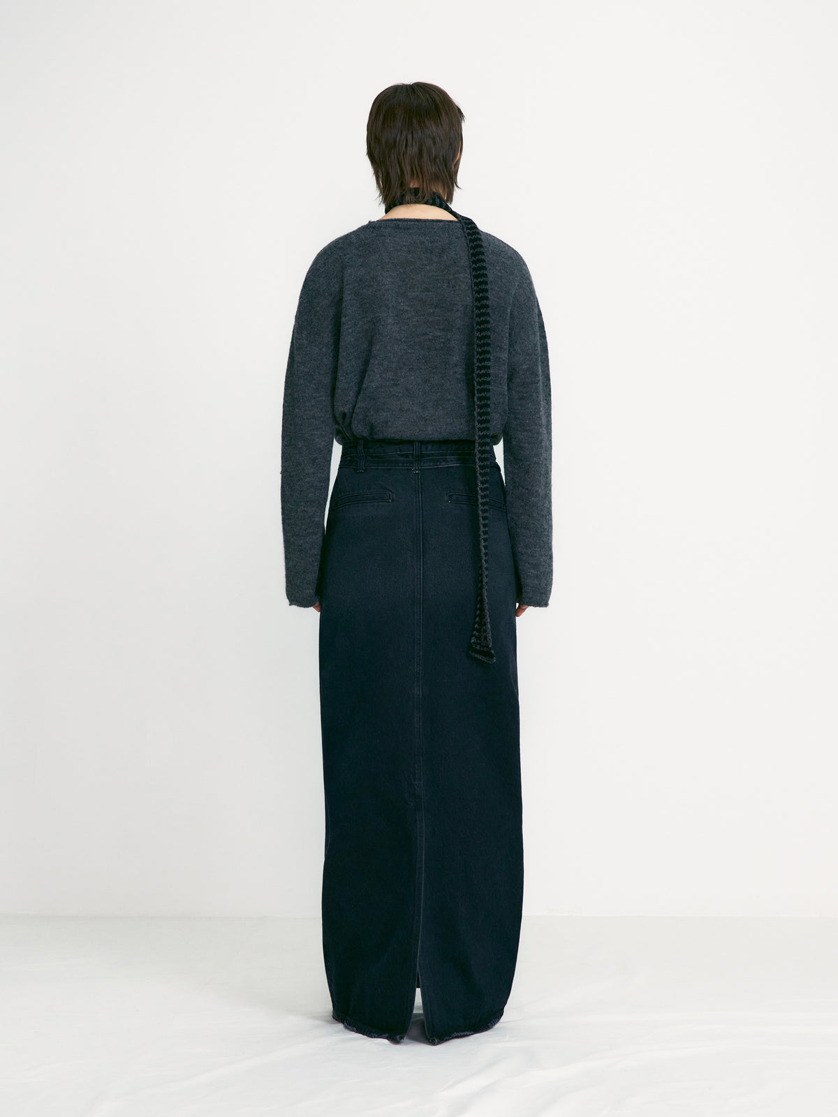 Low Classic Jacquard Slim Muffler Charcoal