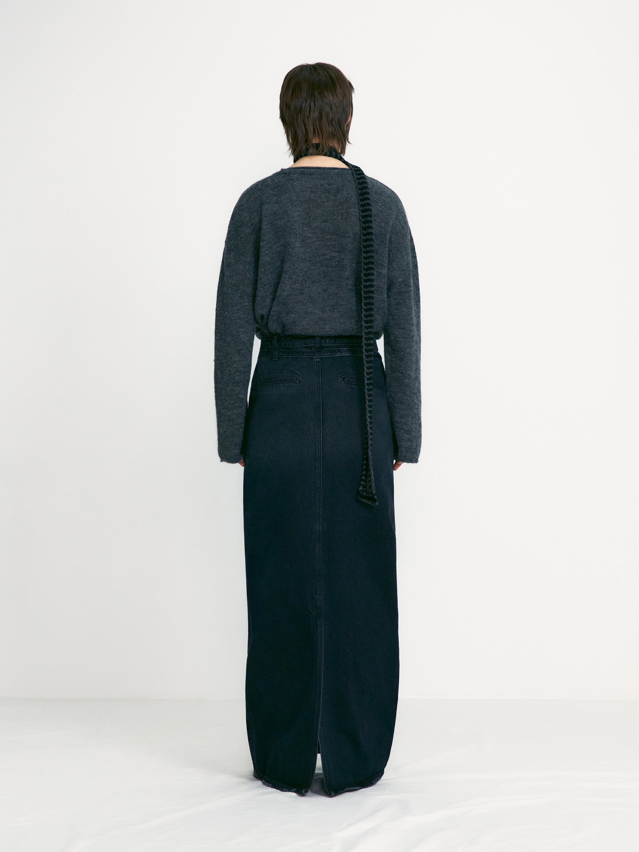 [low_classic] Jacquard Slim Muffler
Charcoal