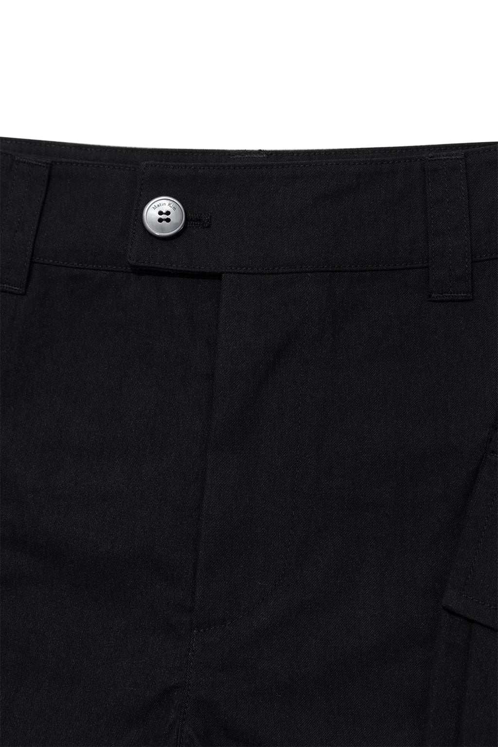 [matinkim] BIG POCKET VOLUME SHORTS IN BLACK
