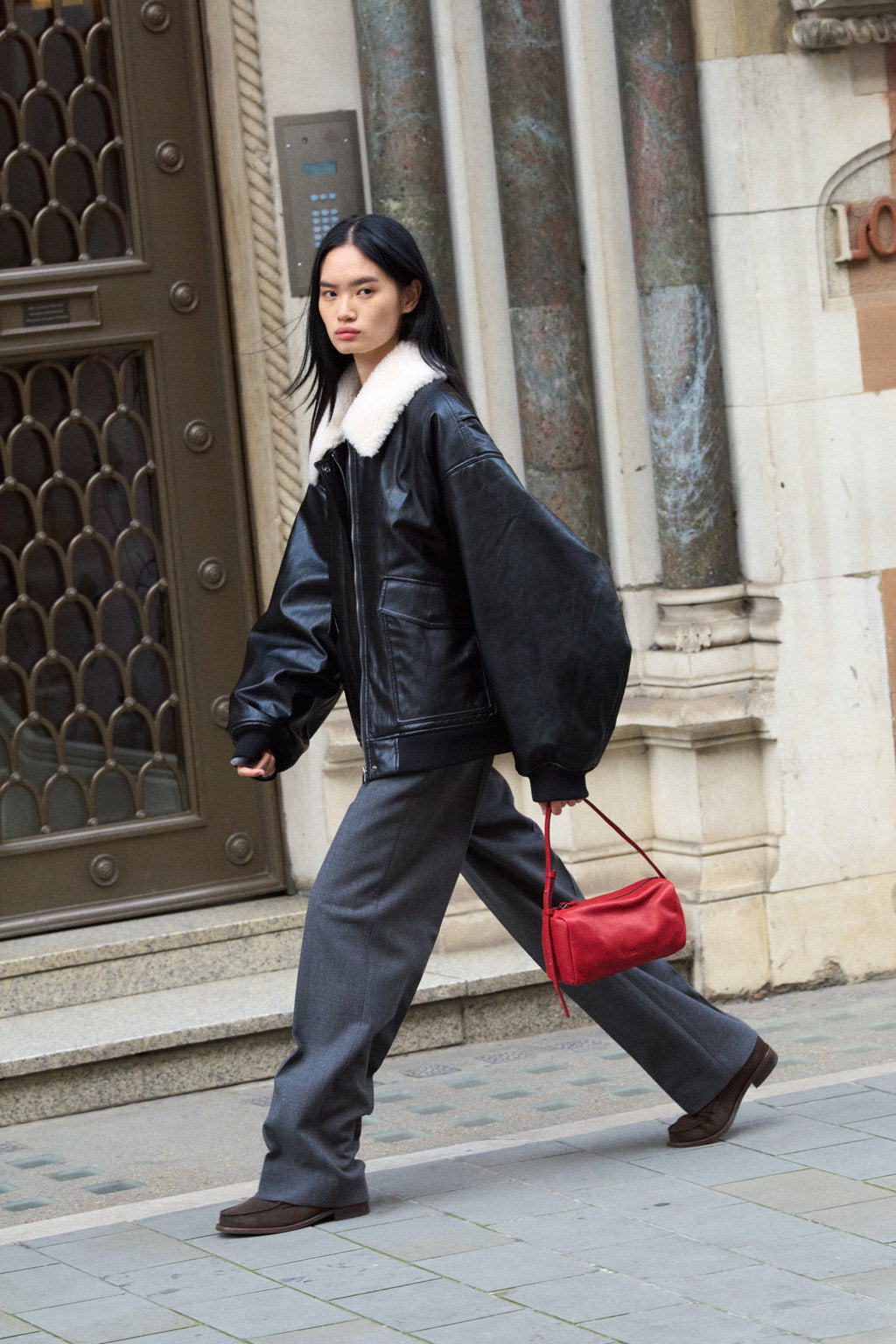 Facade Pattern Vintage Cabin Bag red