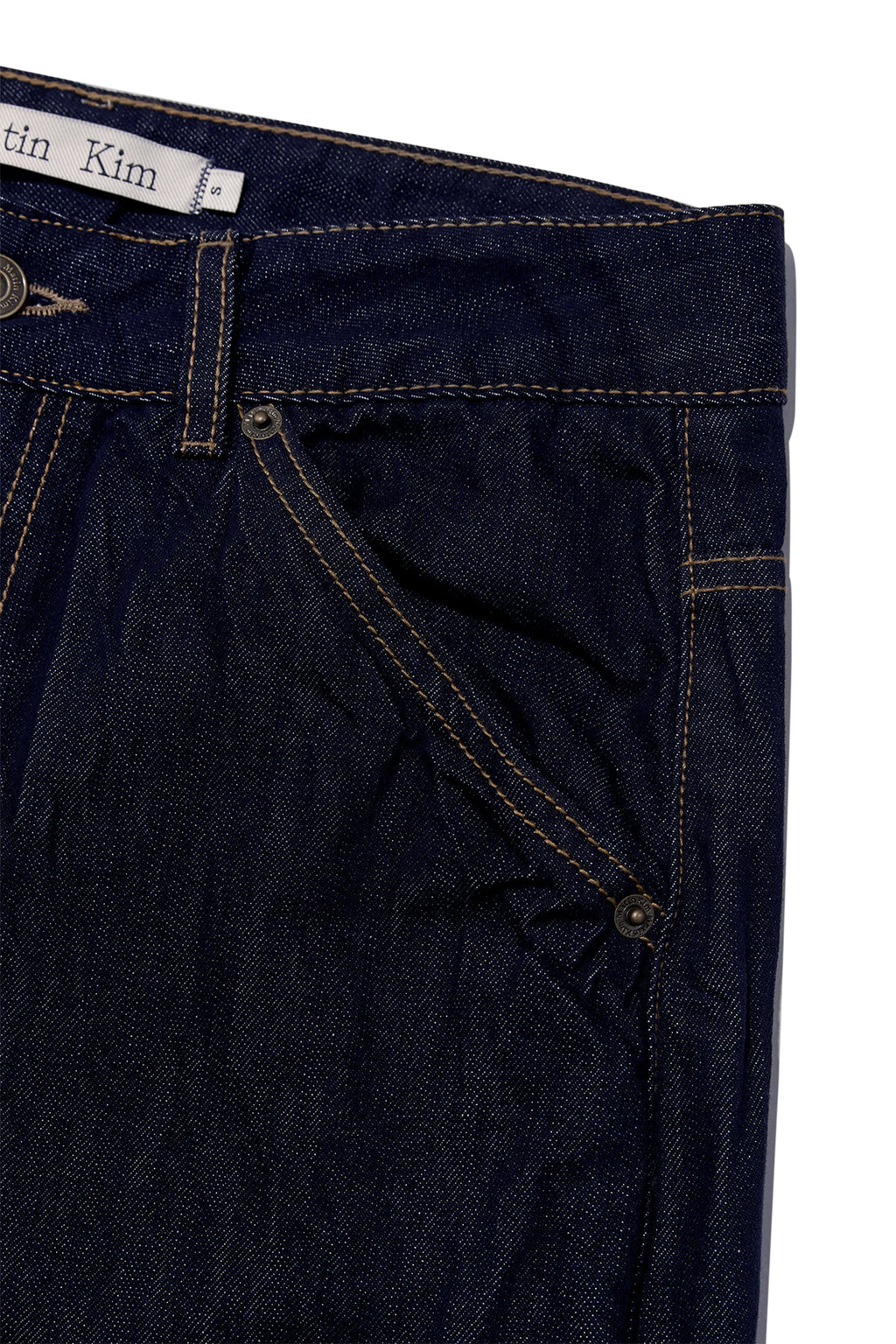[matinkim] STITCH POINT CRINKLE DENIM PANTS IN DARK NAVY