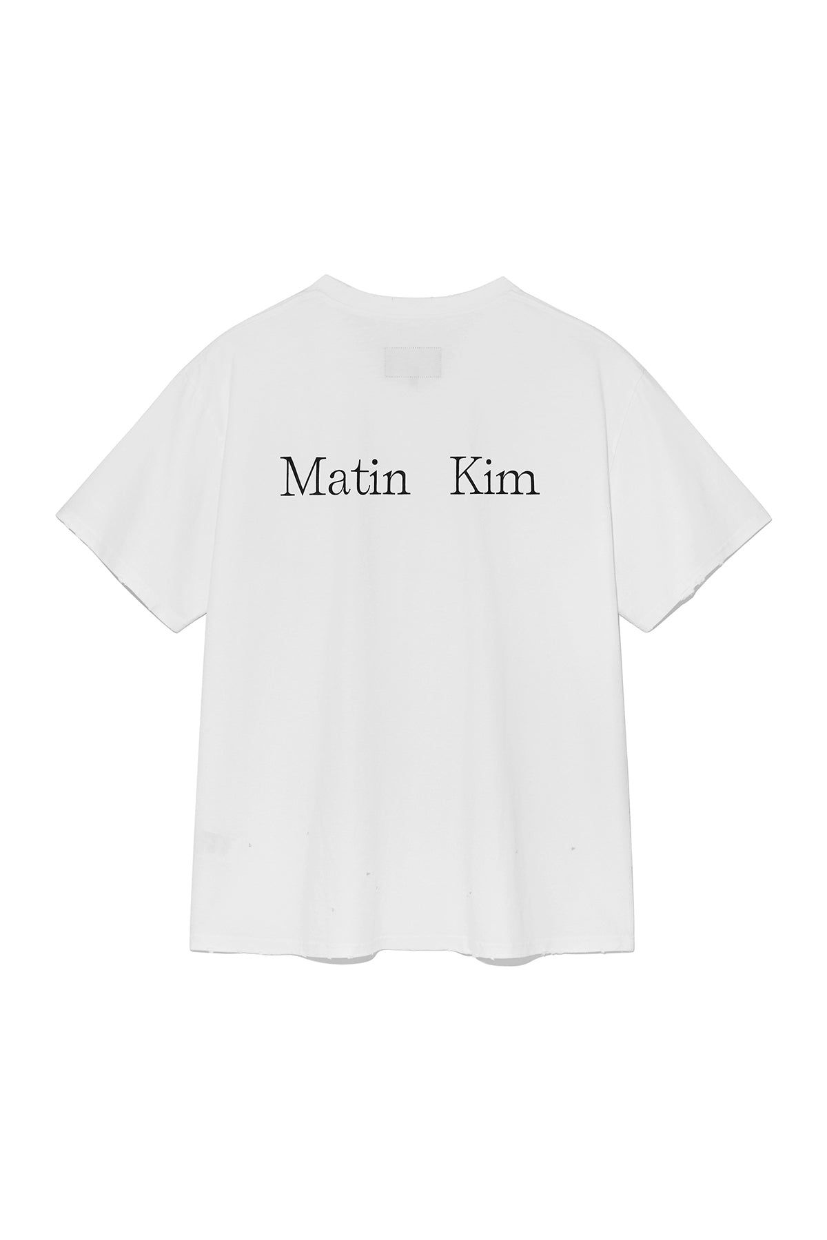 [matinkim] VINTAGE DETAIL BACK LOGO TOP FOR MEN IN WHITE