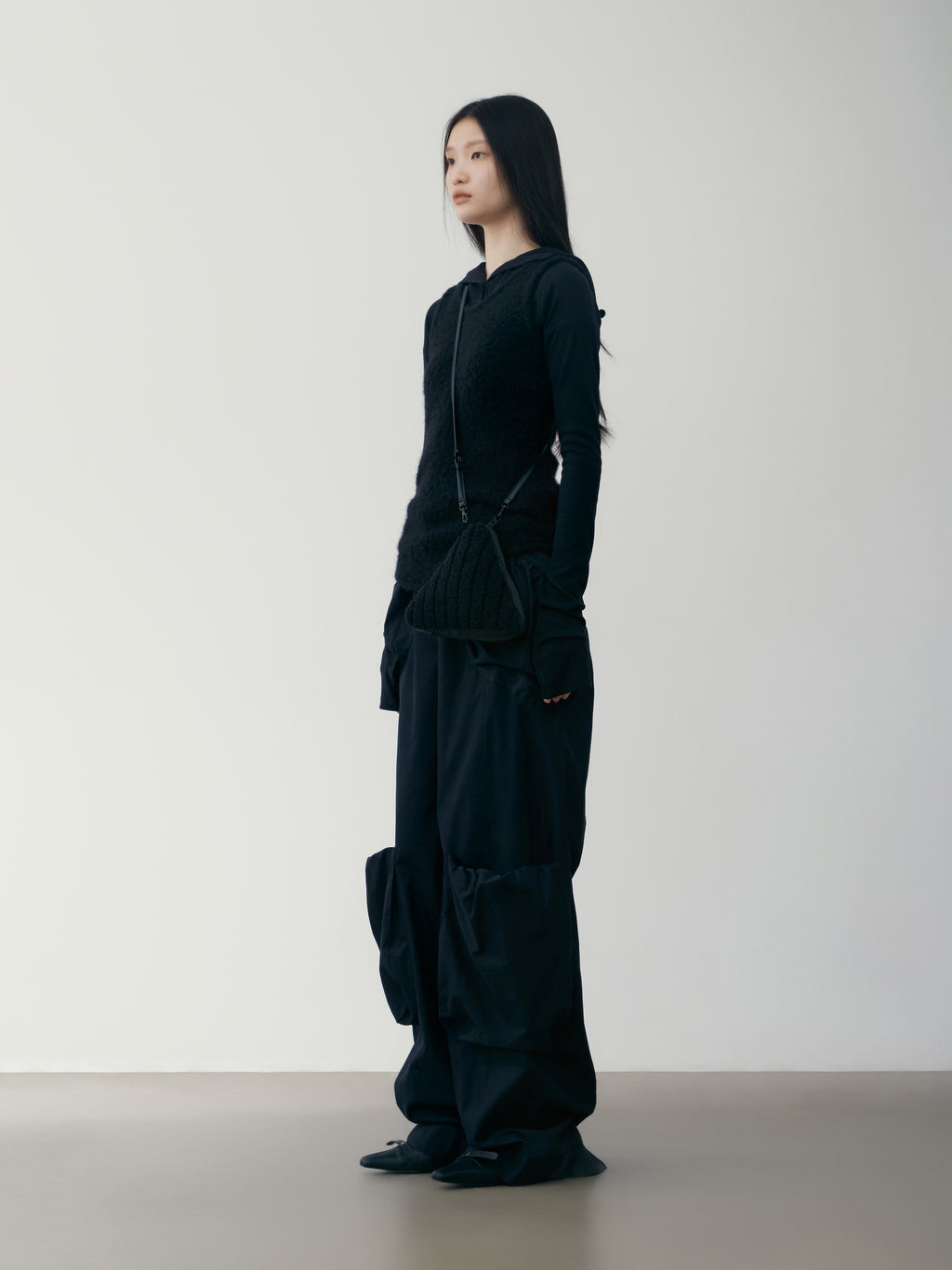 [low_classic] SHEARLING TRIANGLE POP-UP BAG
BLACK