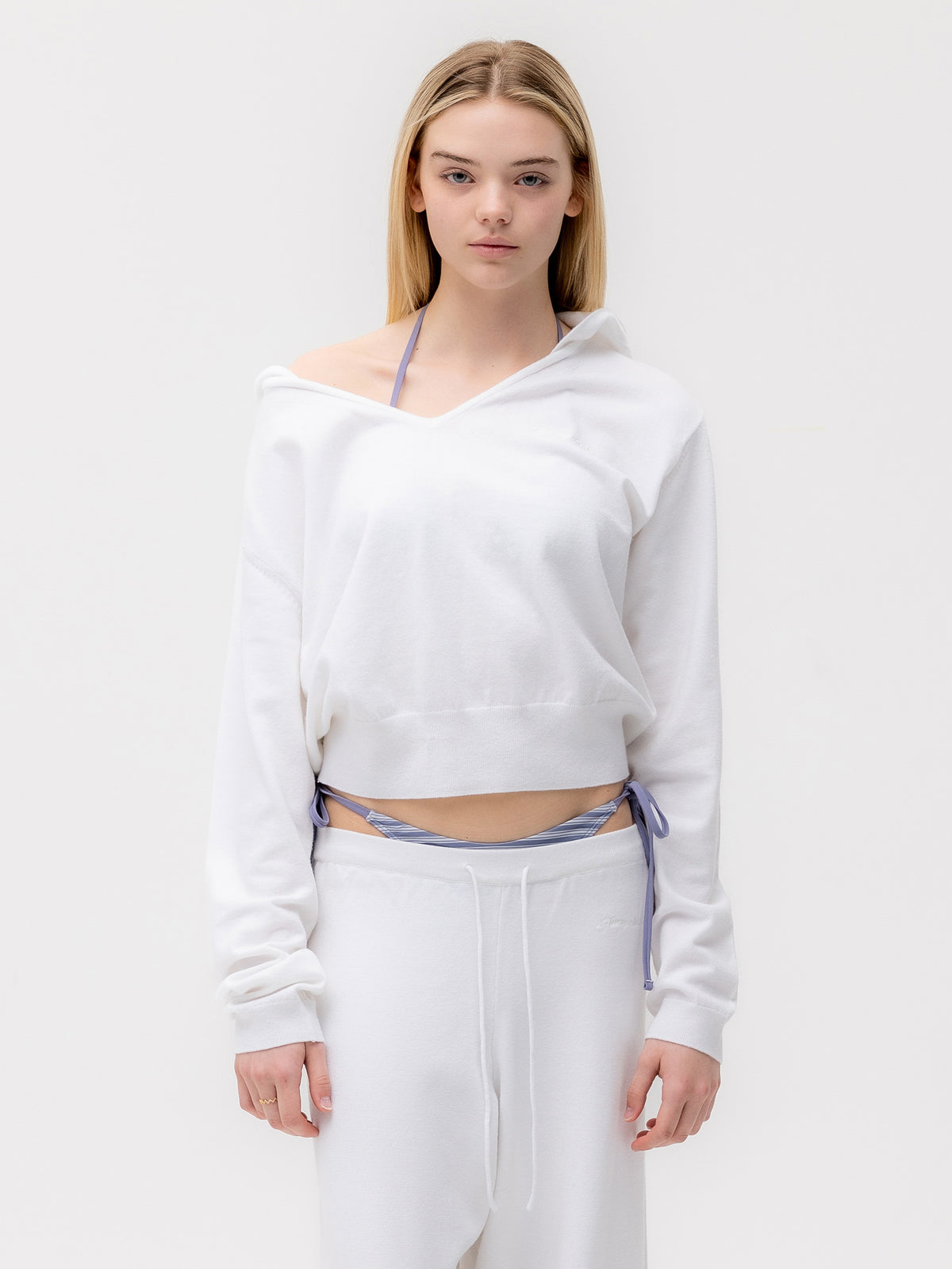 GLOWNY G Hug V-Neck Knit Hoodie (White)